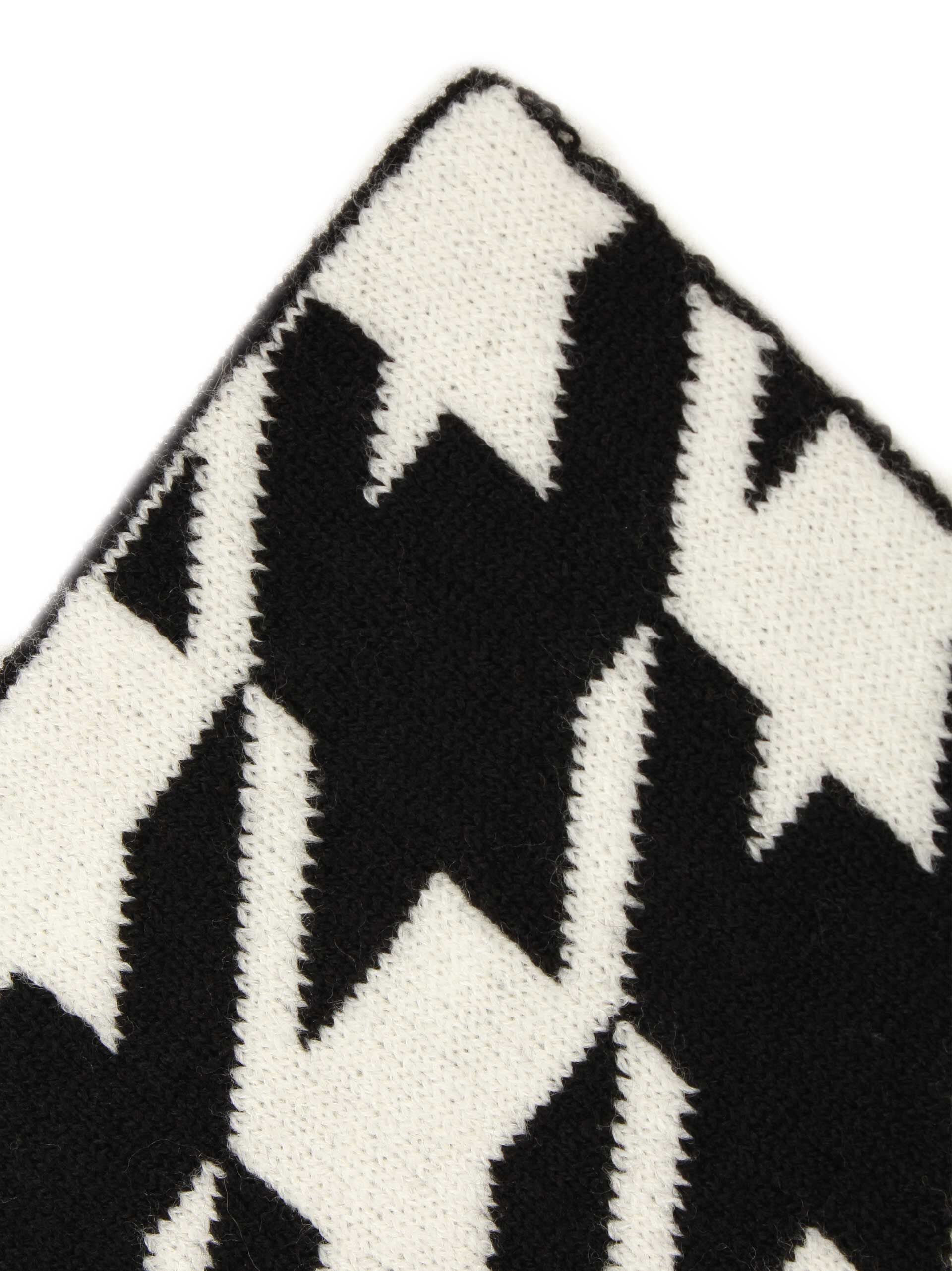 Samaya Modeschal Kara, mit Hahnentrittmuster