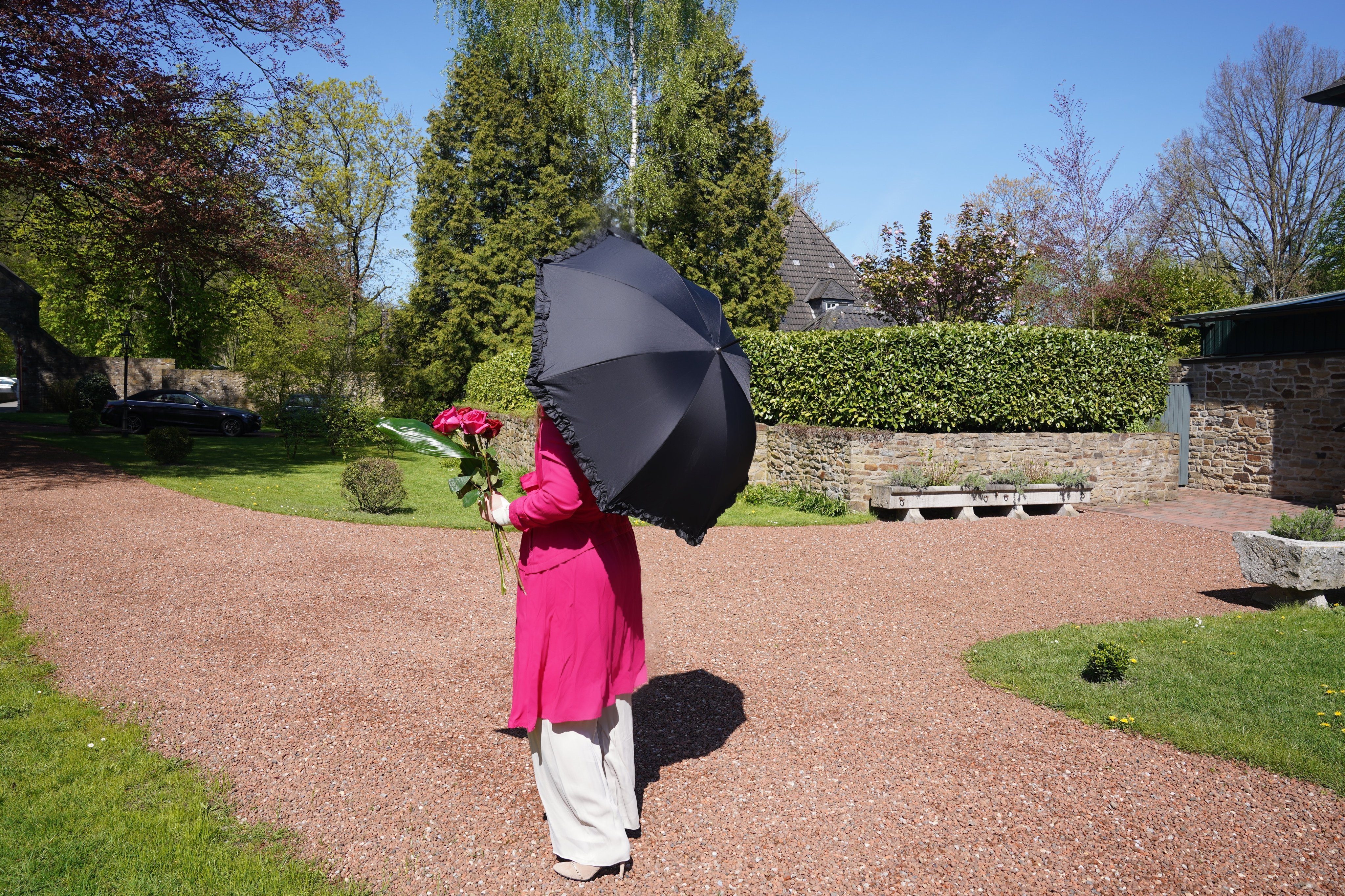 doppelt bespannt schwarz, Rüschenkante, bespannt Stockregenschirm von Rosenbouquet Motiv Doppelt Lilienfeld außen Blumen