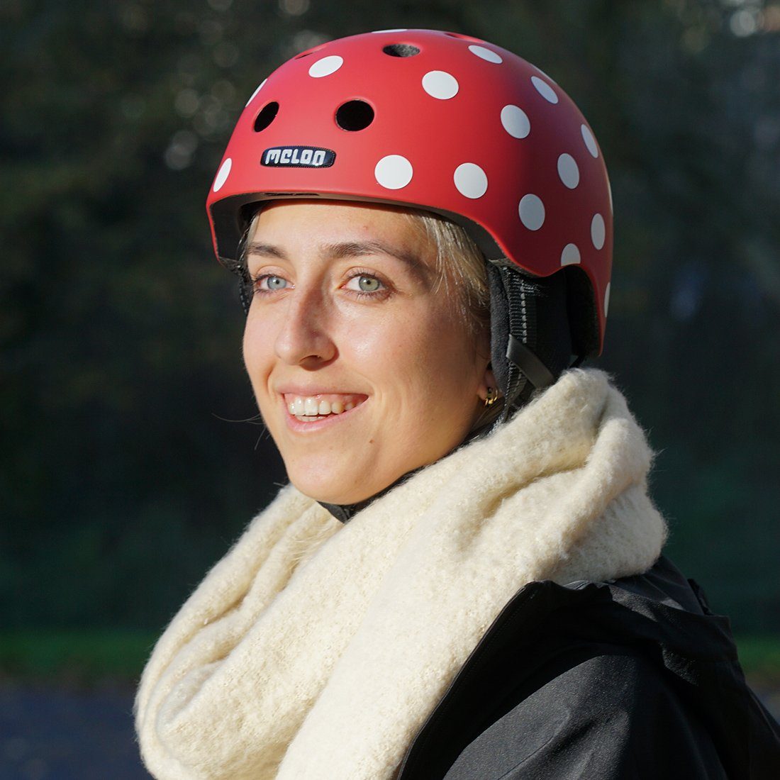 Melon Fahrradhelm Dotty White (matte), super leicht, Magnetverschluss, größenverstellbar, mehr als 50 Designs
