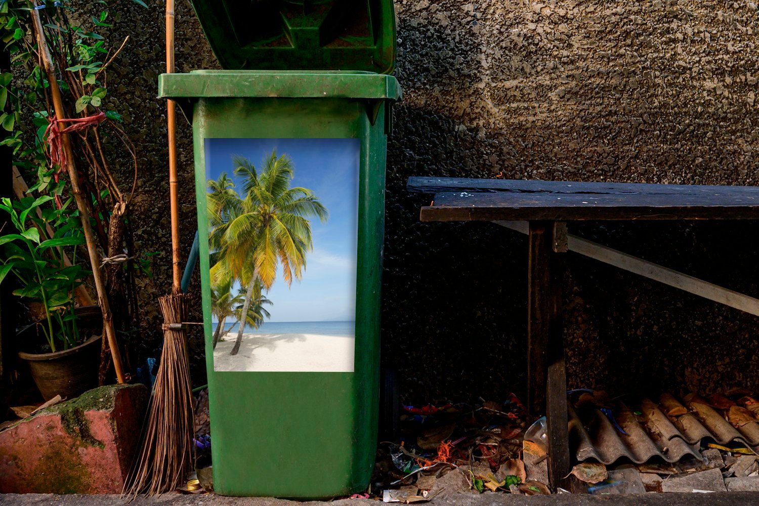 der Wandsticker Mülleimer-aufkleber, St), in der Sticker, in (1 Mülltonne, Container, Nähe Verlassener Abfalbehälter Strand Panama MuchoWow San-Blas-Inseln