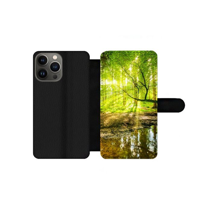 MuchoWow Handyhülle Wald - Landschaft - Wasser - Bäume - Sonne - Grün - Natur Handyhülle Telefonhülle Apple iPhone 13 Pro Max