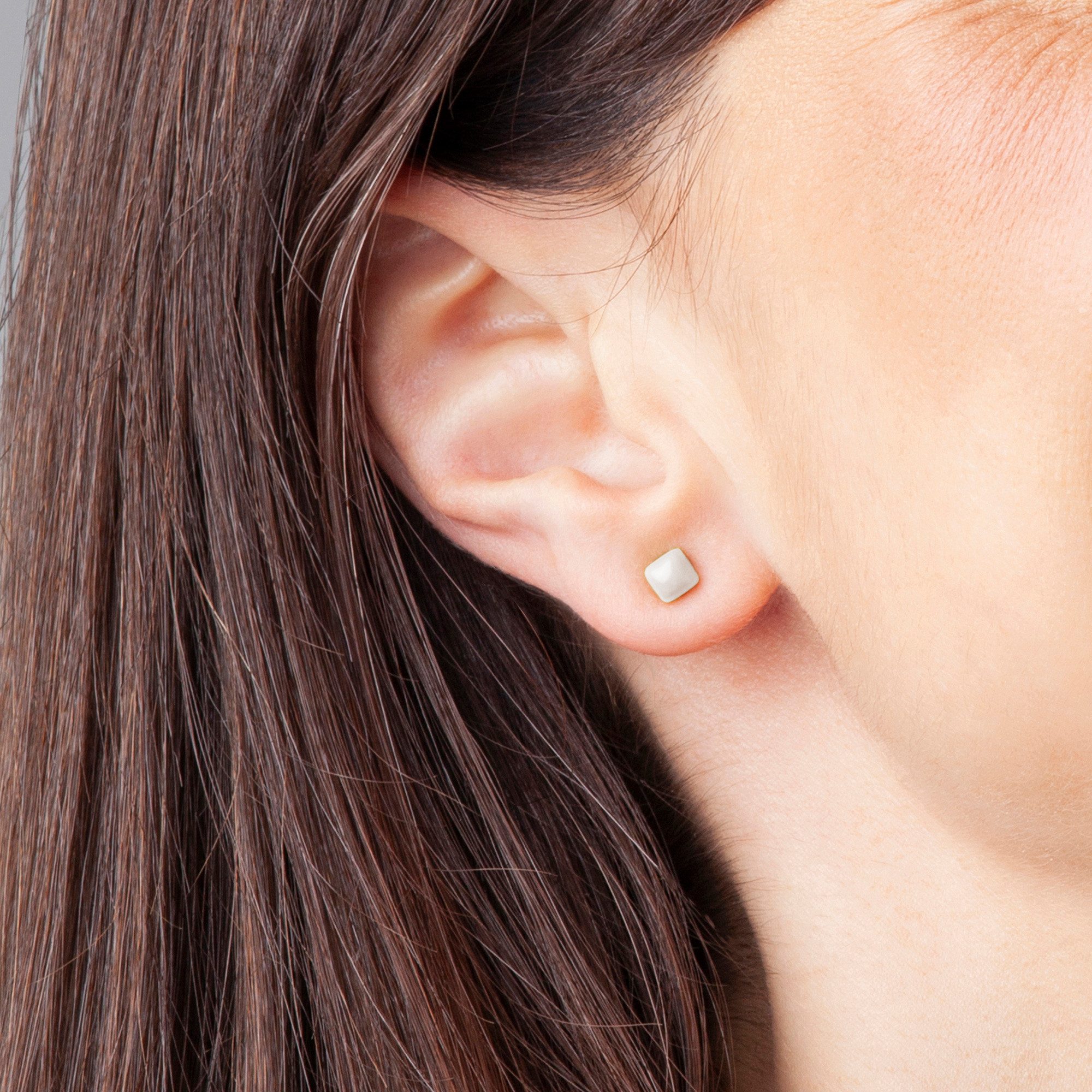 ALEXASCHA Paar Ohrstecker Minimalistische Stecker für jeden Tag • hypoallergener Glasschmuck