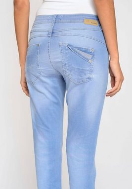 GANG Relax-fit-Jeans 94Amelie cropped mit doppelter Passe und doppelter, rechter Gesäßtasche