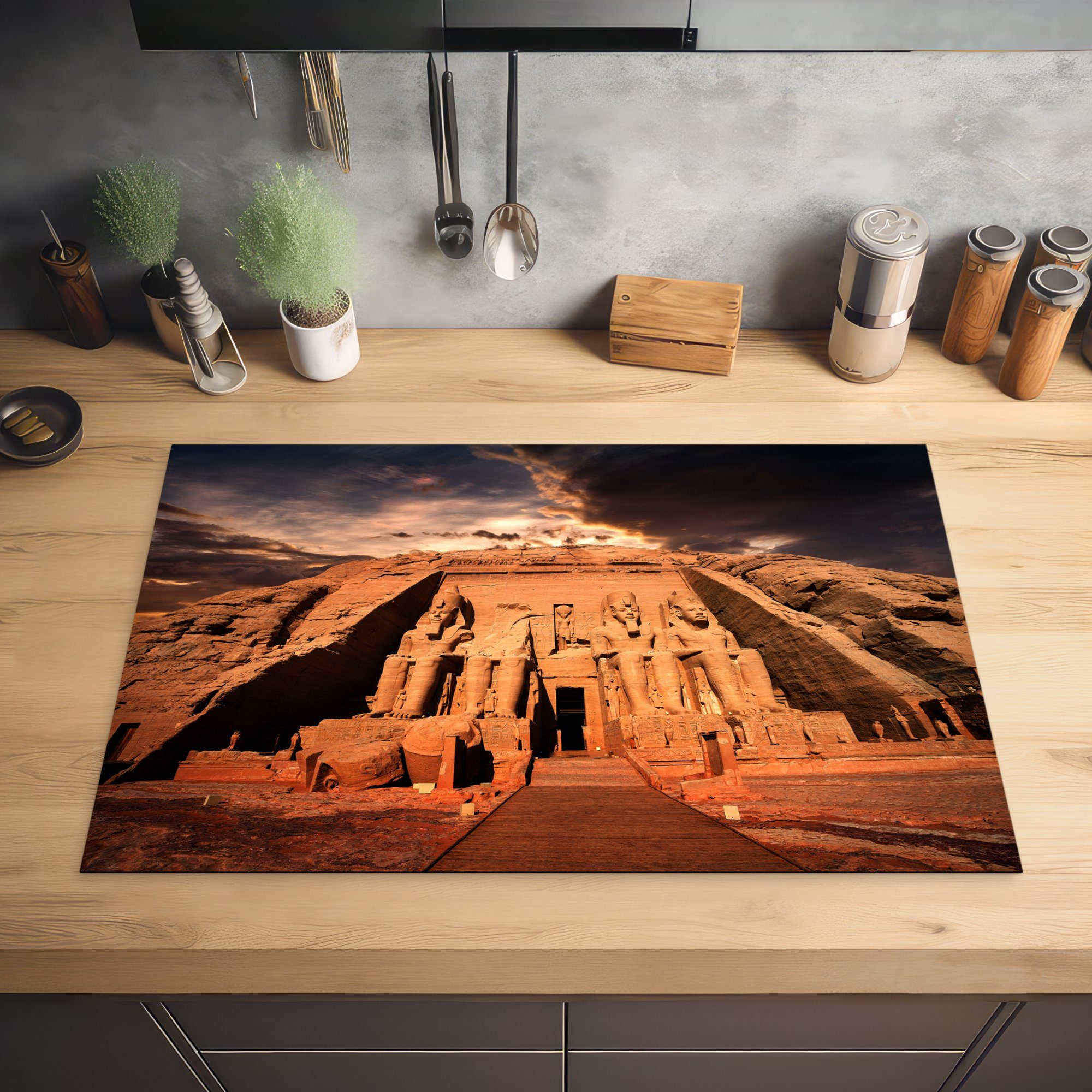 Ägypten, über in Vinyl, für 81x52 Abu cm, Simbel die Wolken MuchoWow küche, Tempel Schutz von Ceranfeldabdeckung Induktionskochfeld tlg), (1 dem Herdblende-/Abdeckplatte