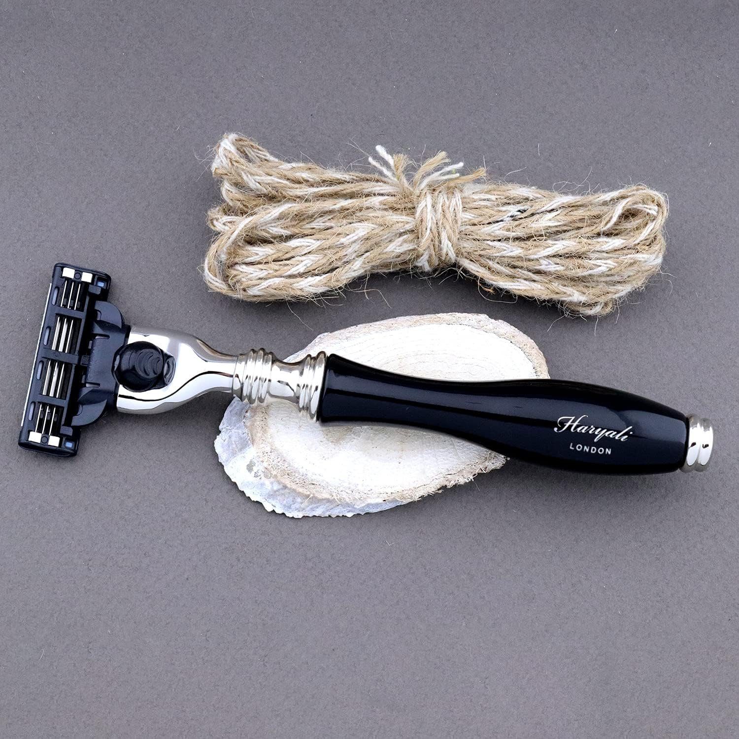 Haryali London Rasierset Premium Mach3 Herren-Rasier-Set, Schwarz mit Pinsel, Seife und Ständer, 5-teiliges Set: Rasierer, Bürste, Ständer, Seife, Schale, Luxuriöses Herrenrasierset mit Metallgehäuse und abnehmbarem Rasierer
