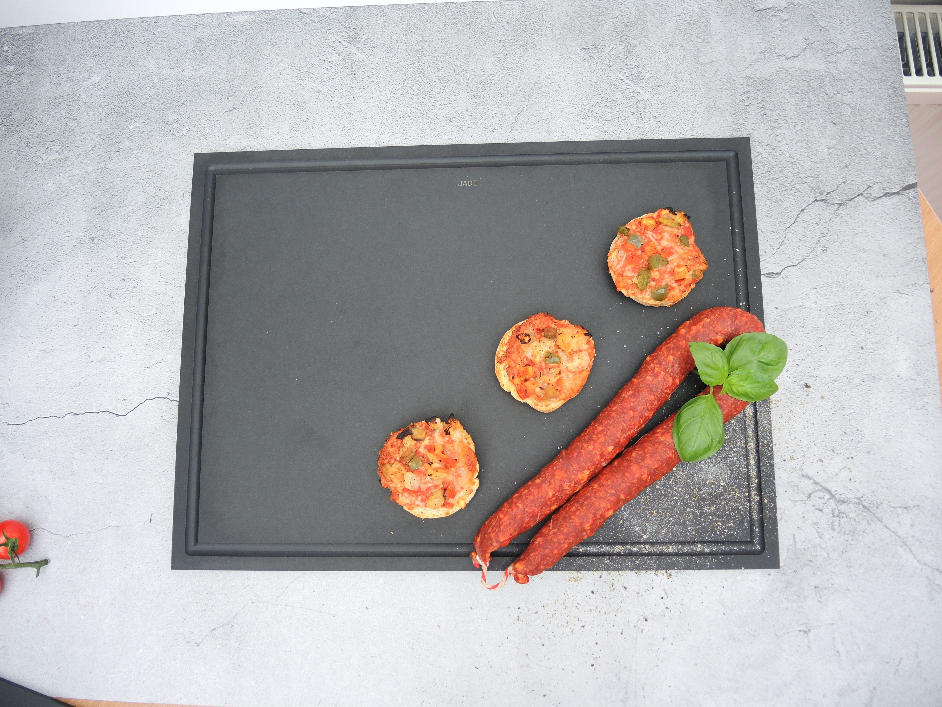JADE Schneidebrett Gourmet Edge Pro, großzügige Saftrille, beidseitig verwendbar