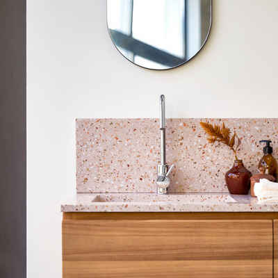 Tikamoon Waschbecken Ava Fliesenspiegel aus Premium-Terrazzo Pink 80 cm