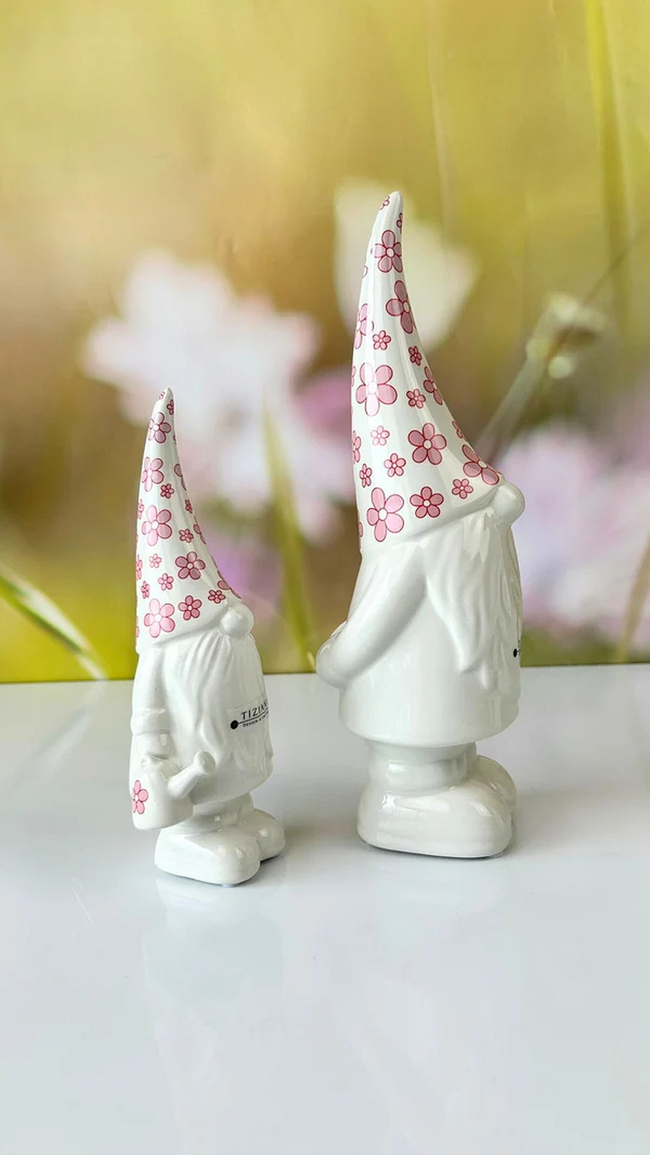 TIZIANO - DESIGN & EMOTIONS Dekofigur Deko Zwerg Geraldo Keramik rosa – Gartenzwerg modern 21/30 cm