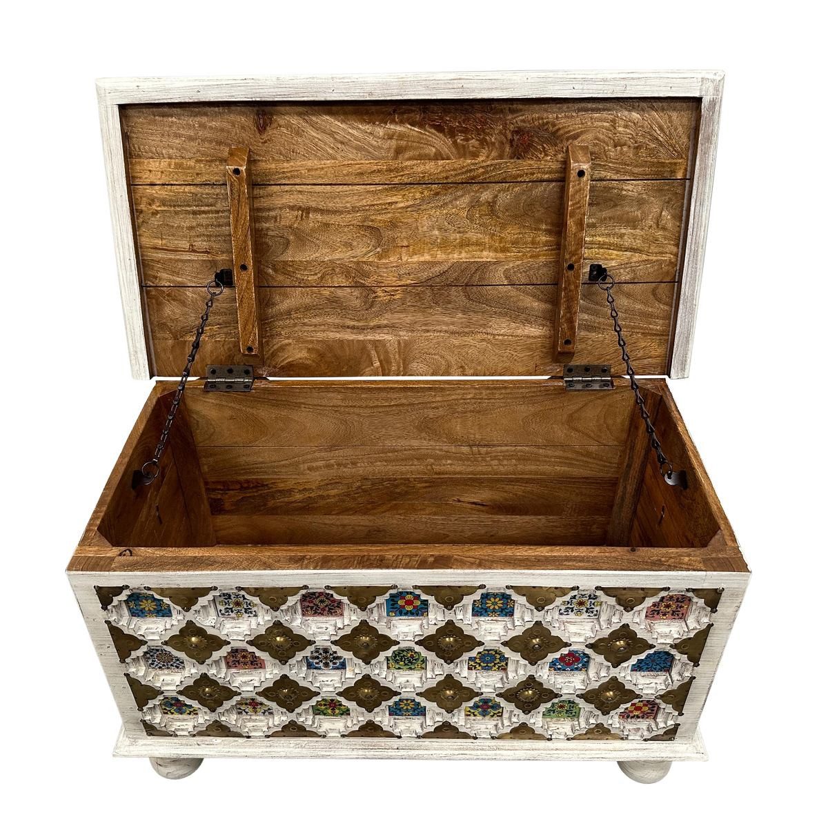 Oriental Galerie Truhe Indische Truhe mit Messingbeschlägen Weiß 80cm (1 St), Beistelltisch, Holztruhe, Antik, Wäschetruhe, Möbeltruhe, Holzkiste