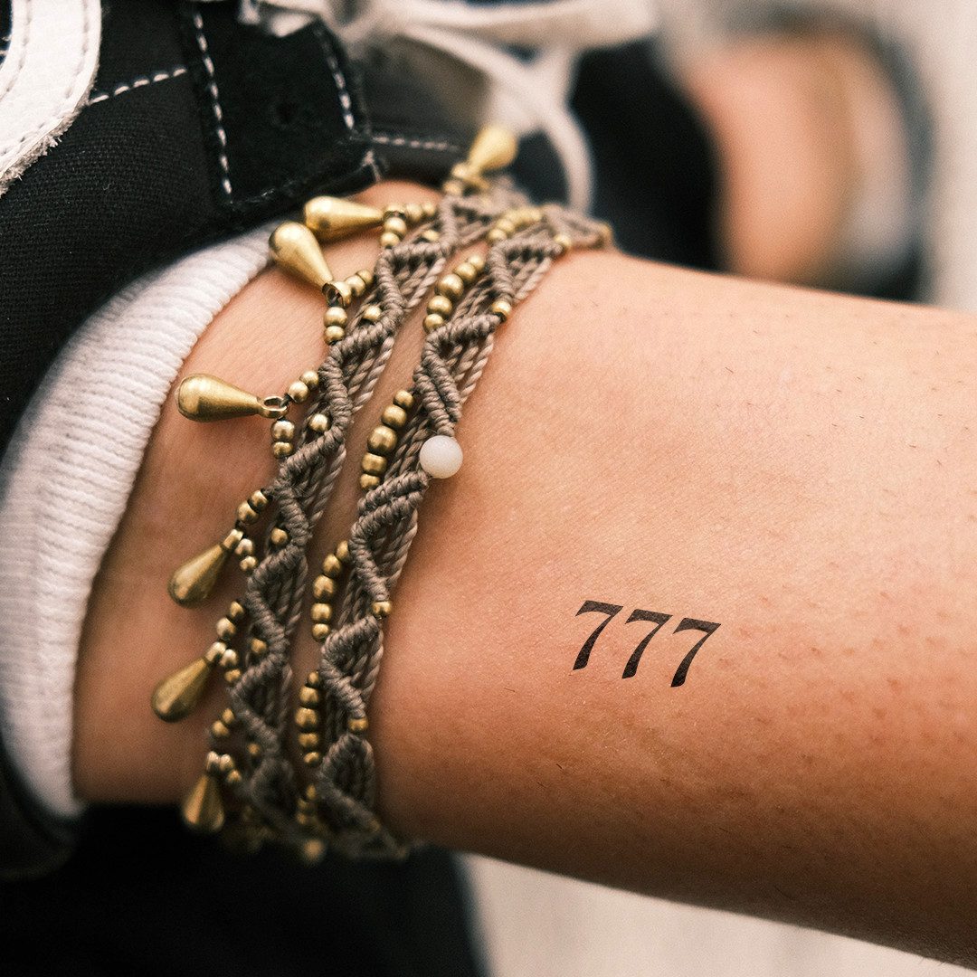 Schmuck-Tattoo Engelsnummer 777