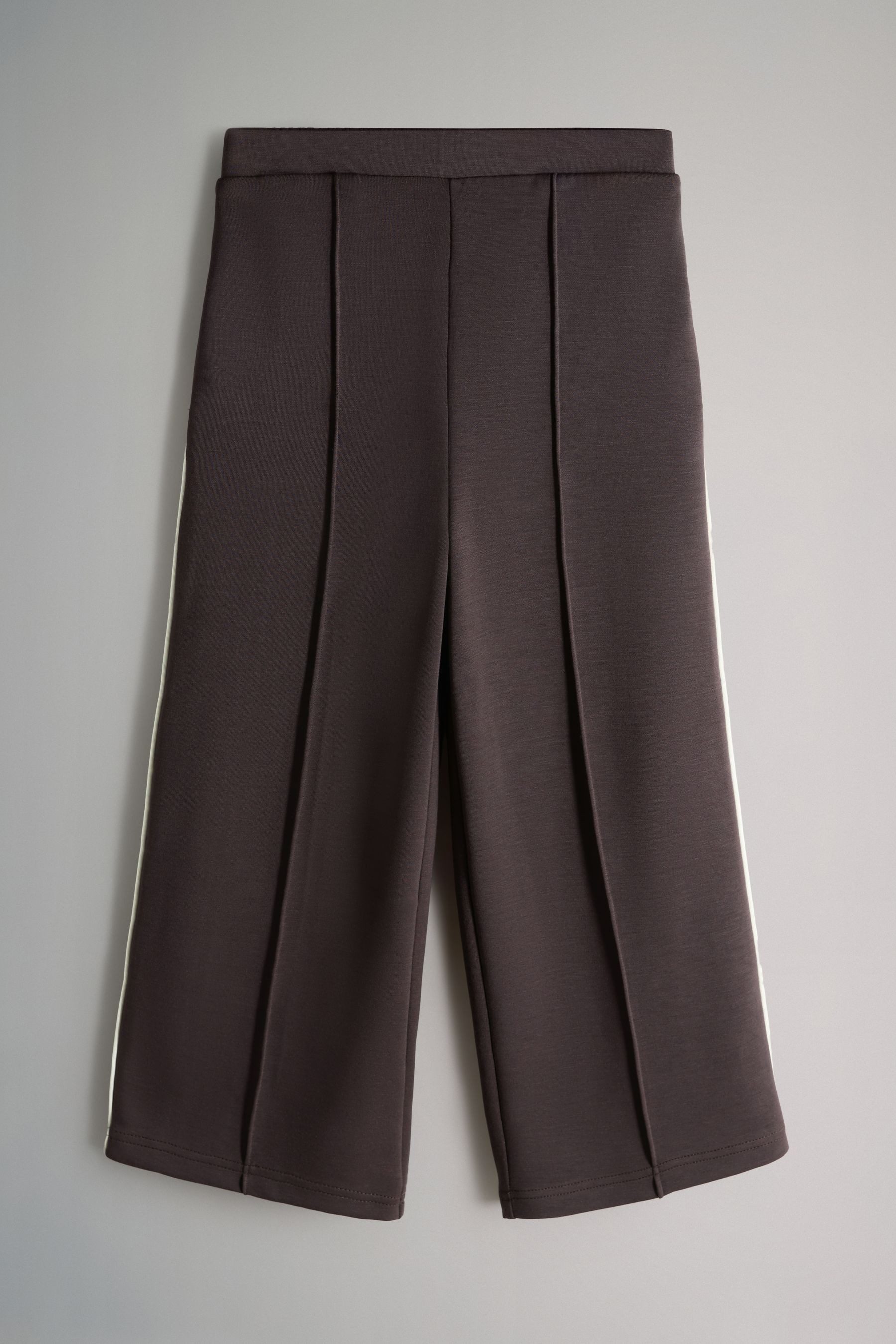 The Set Sweatanzug The Set Oberteil aus Modal und Jogginghose (2-tlg)