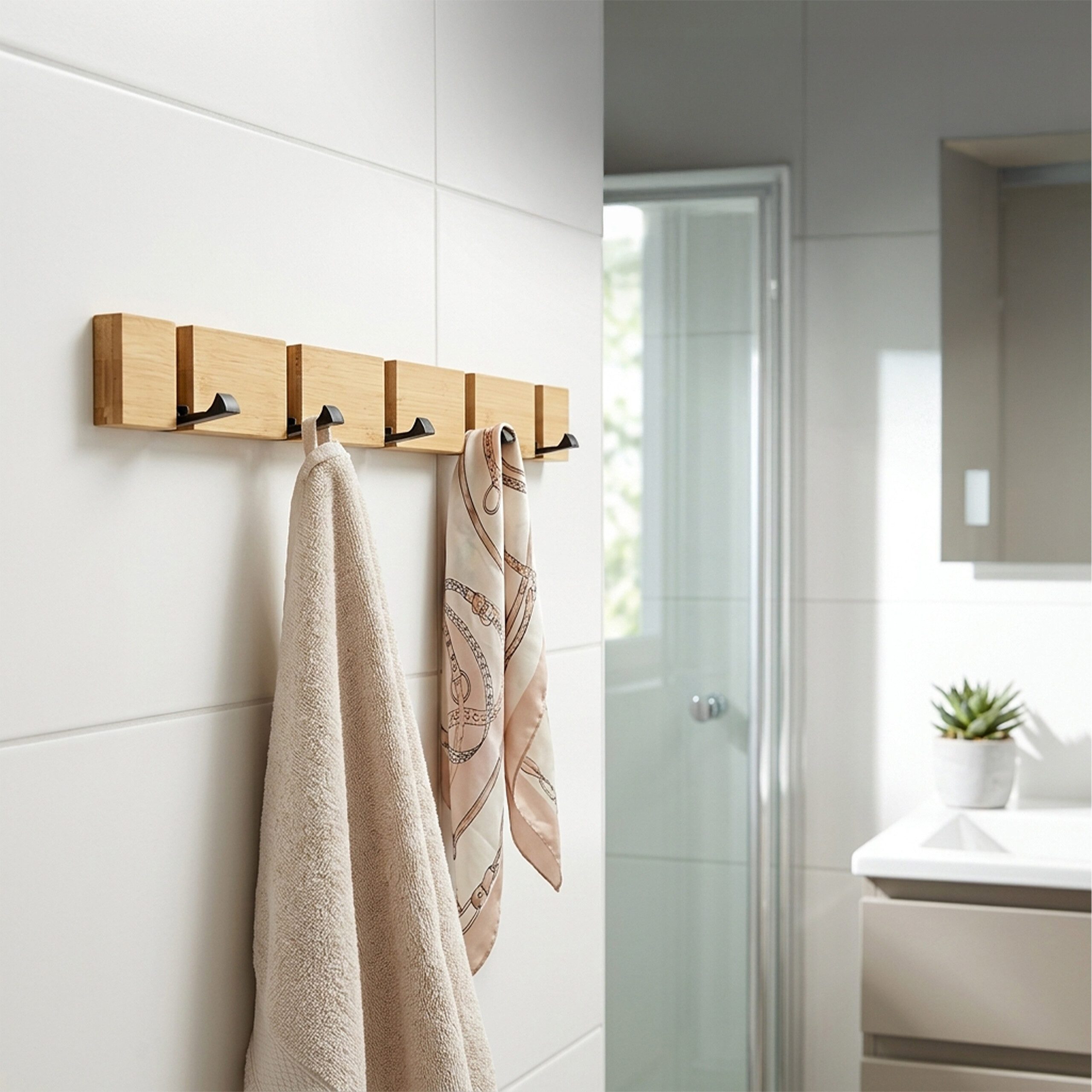 relaxdays Garderobenleiste mit klappbaren Hake, 5 Haken