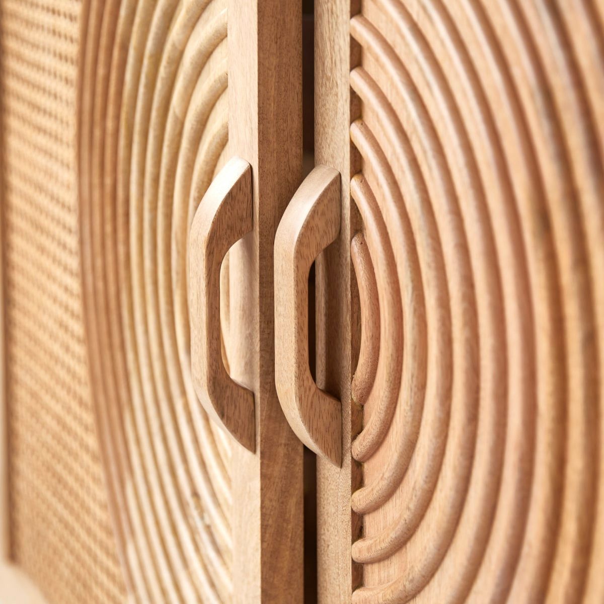 Tikamoon Sideboard Sideboard Sina aus Mangoholz und Rattan