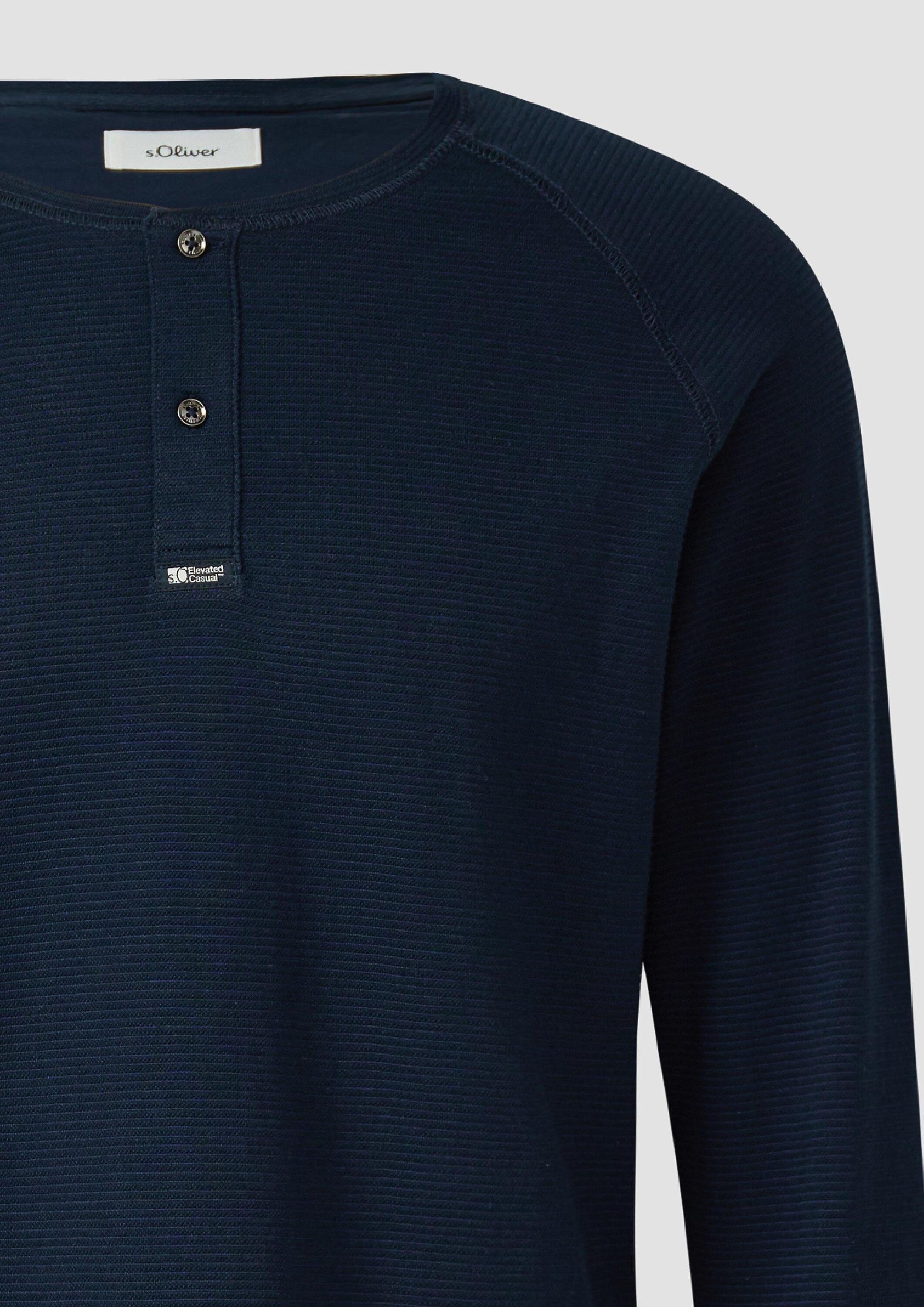 s.Oliver Langarmshirt T-Shirt Strukturiertes Langarmshirt mit Henley-Ausschnitt