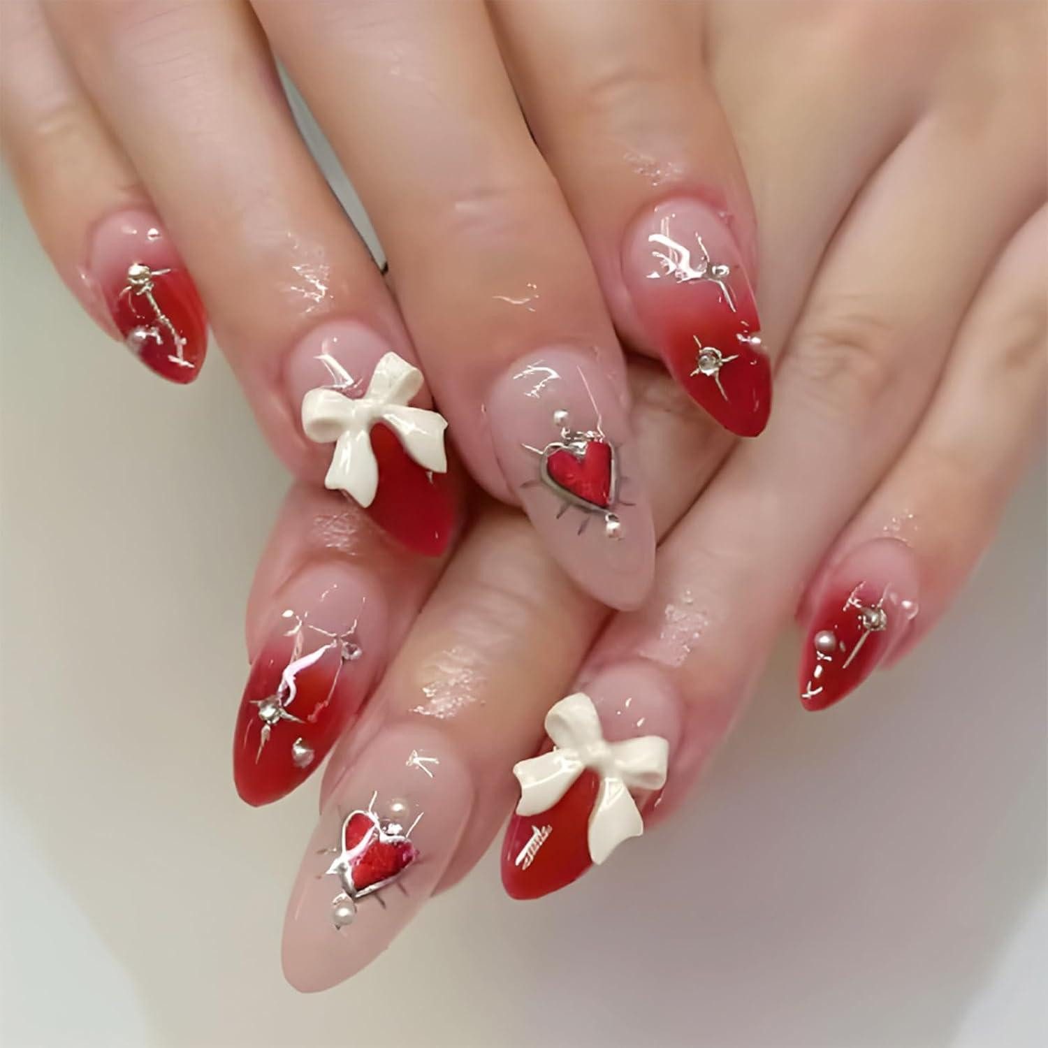Kunstfingernägel 24er Set Valentinstag Press On Nägel mit Herz und Schleifen Design