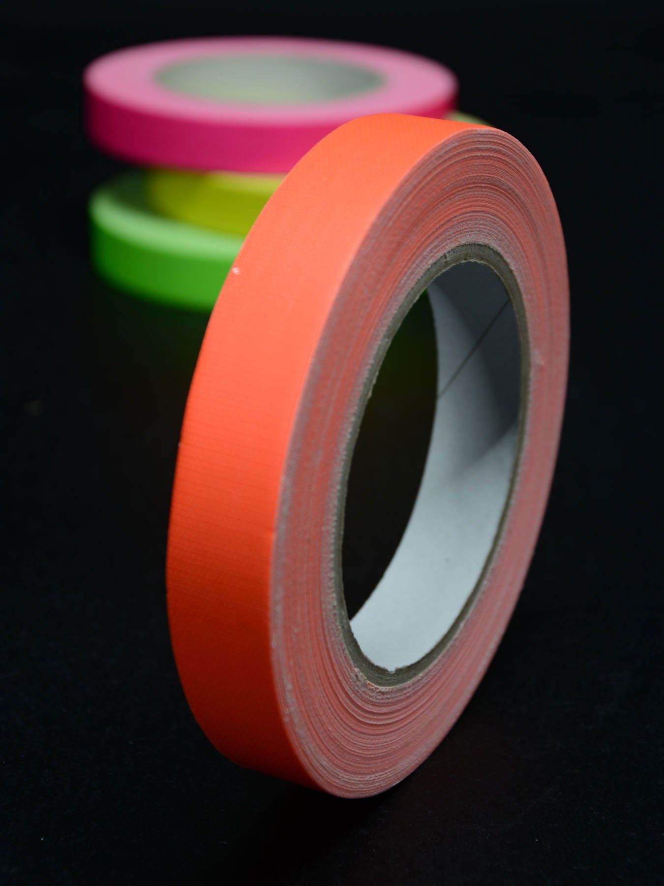 PSYWORK Klebeband 25m-Rolle Schwarzlicht Gewebeklebeband Tape Rolle Neon Orange, 19mm UV-aktiv, leuchtet unter Schwarzlicht