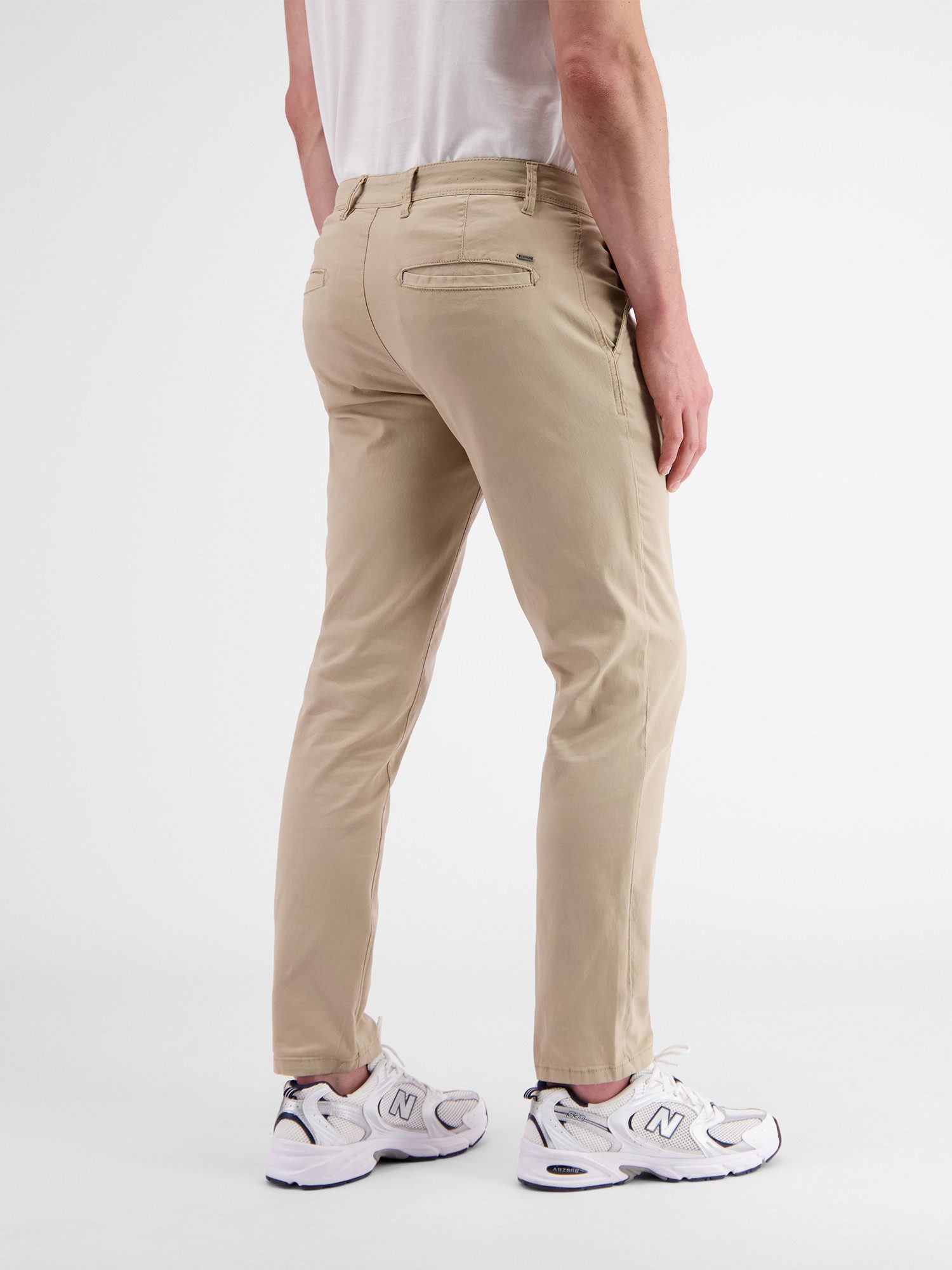 LERROS Chinohose Chino mit Stretchanteil, Comfort Fit Bequeme Herren Chinohose mit Stretch, bequem für Alltag und Büro – Bild 5 von 5