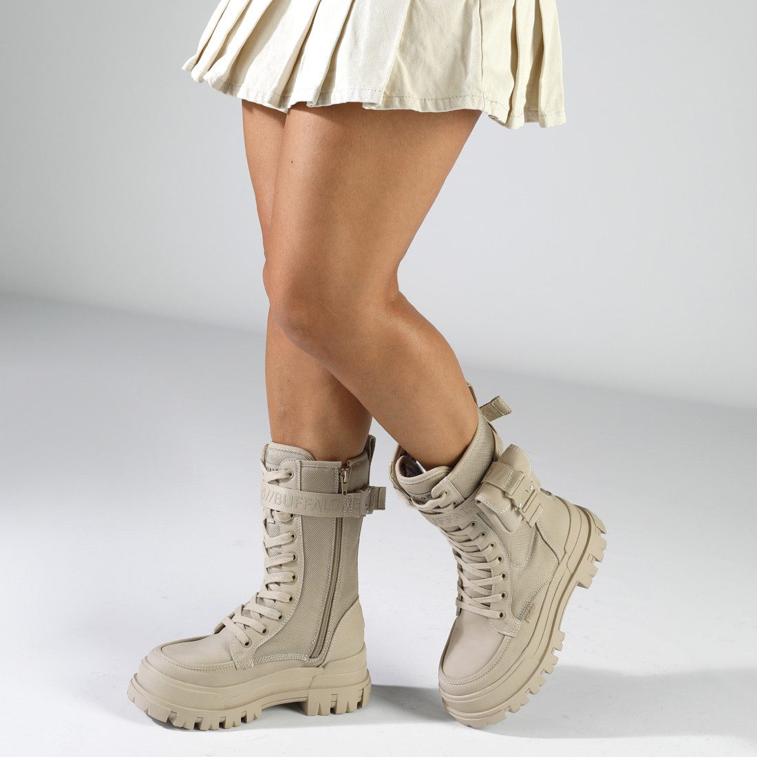 Buffalo ASPHA COM HI Schnürstiefel Schnürboots, Plateaustiefel mit kleinem Täschchen am Schaft