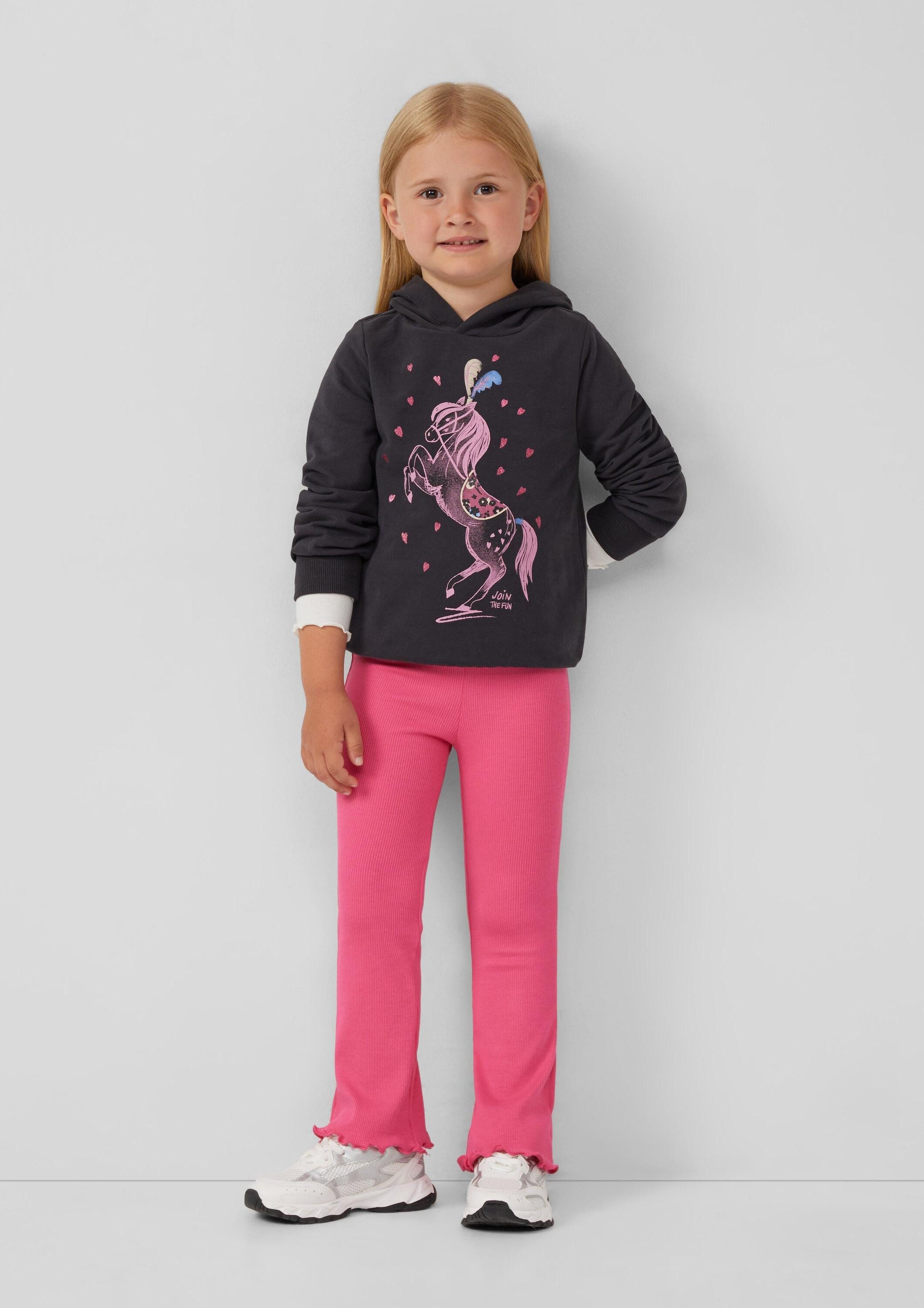 s.Oliver Sweatshirt Sweatshirt Hoodie mit Glitzer-Frontprint und kuscheliger Innenseite – Bild 3 von 4