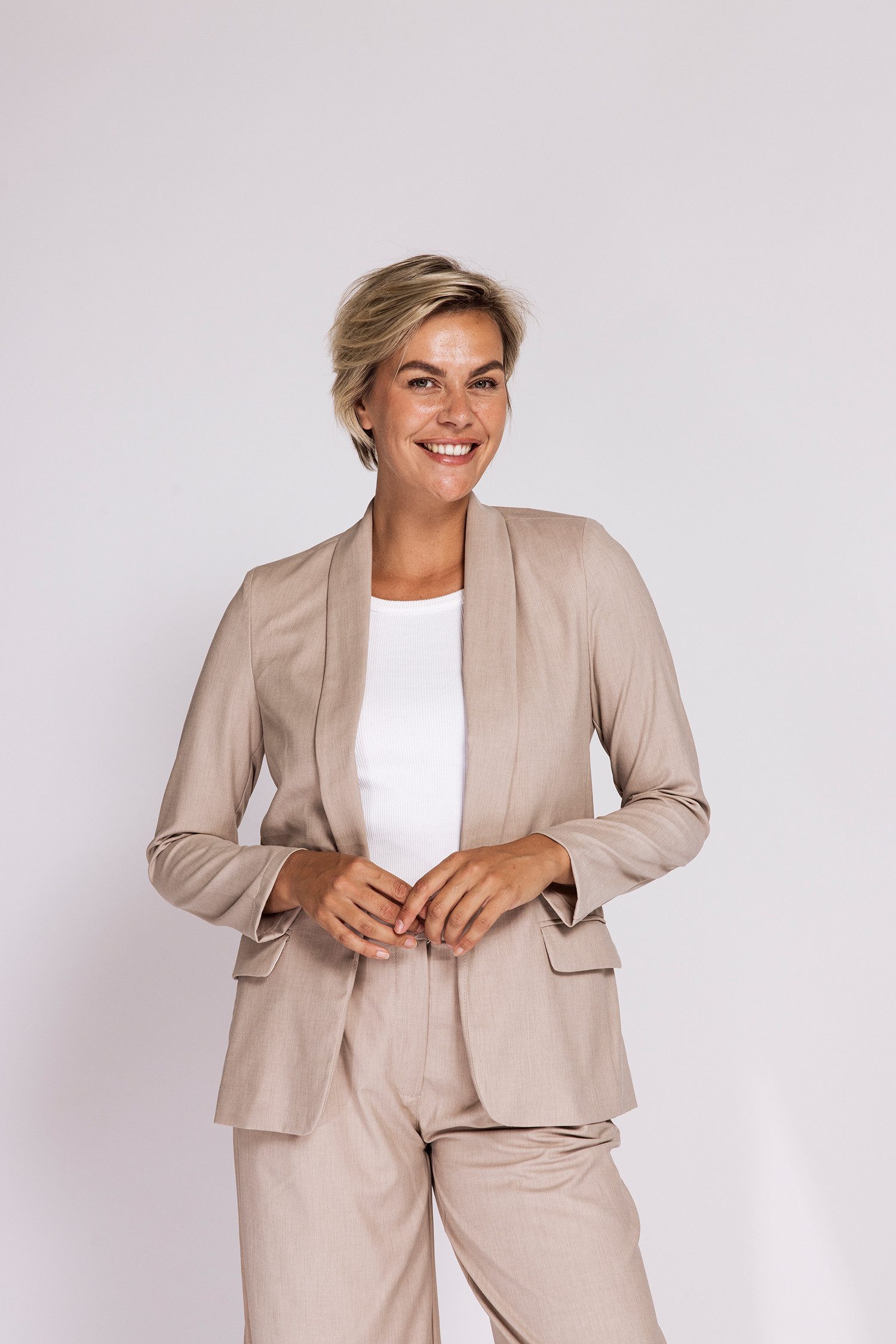 Zhrill Jackenblazer HELEN moderner Stil, unifarben, normale Passform, mit Klappentaschen