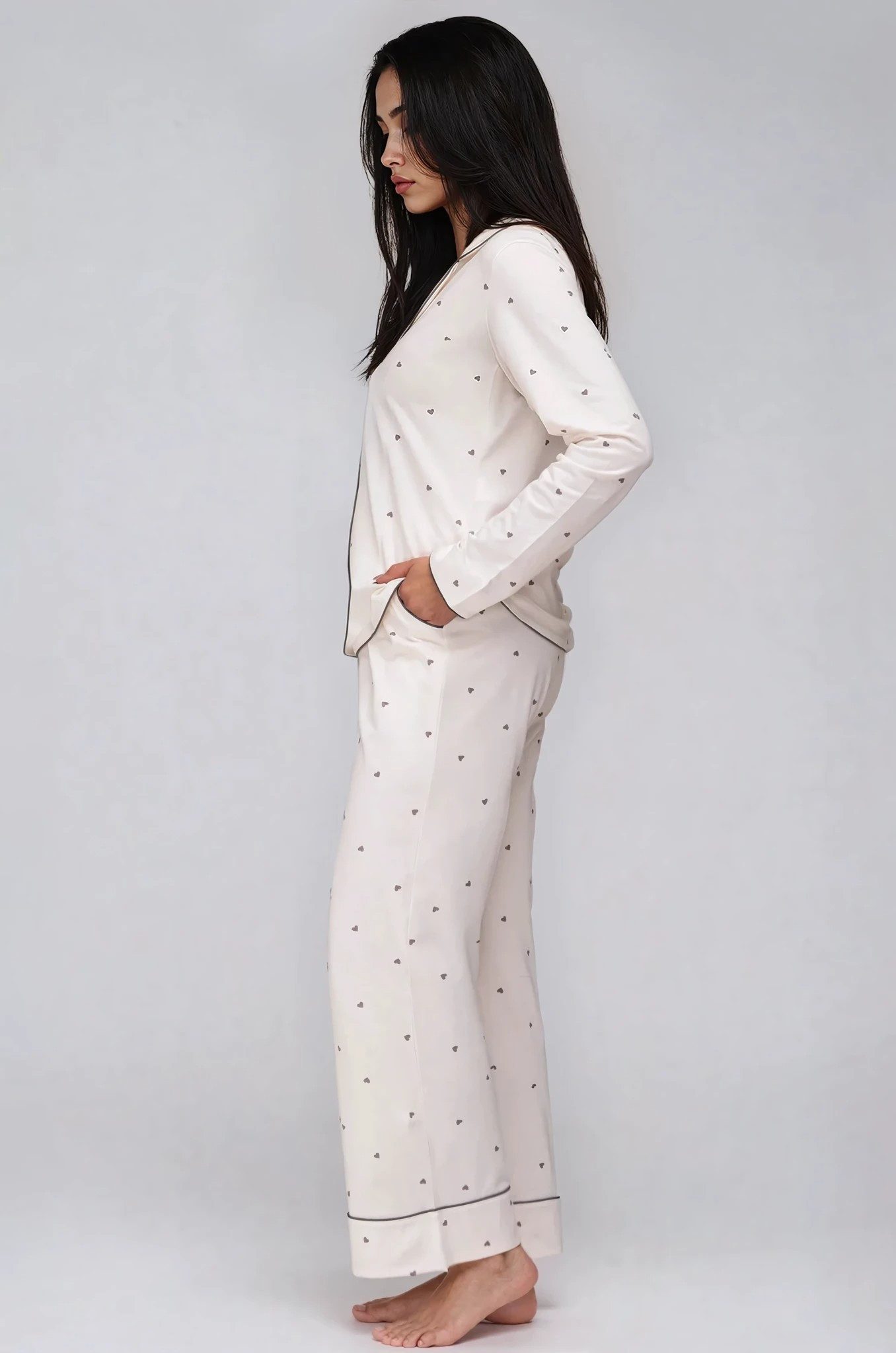 Mademoiselle Sommeil Pyjama Damen Schlafanzug in Cremefarben mit Herzchen-Muster & Reverskragen 100% Baumwolle, Langarm & lange Hose, komfortable Jersey-Qualität