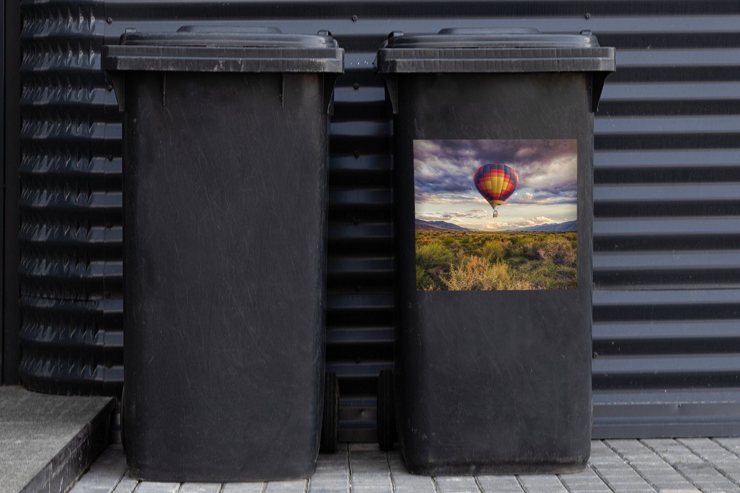 Sticker, - Wiese St), Wandsticker Heißluftballon Mülleimer-aufkleber, Container, Amerika (1 MuchoWow Mülltonne, - Abfalbehälter