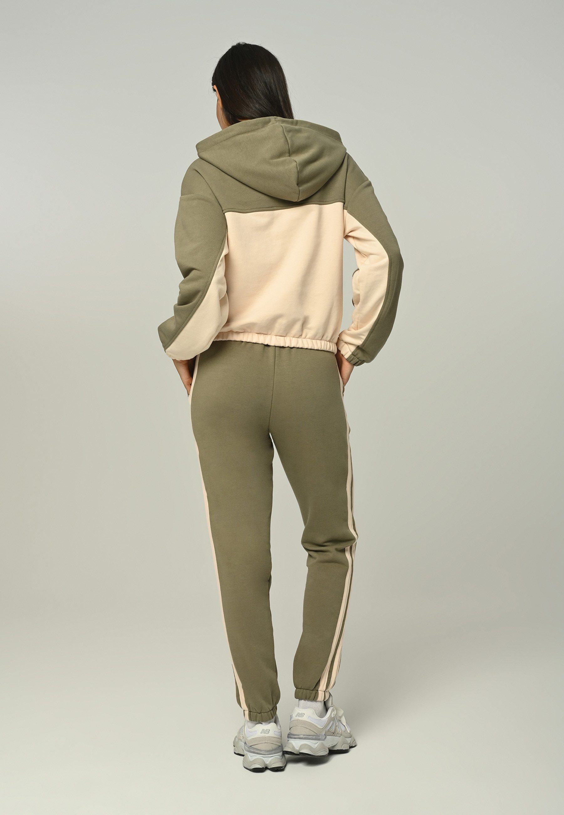 Tom Barron Trainingsanzug mit Yiemboidery-Design günstig online kaufen