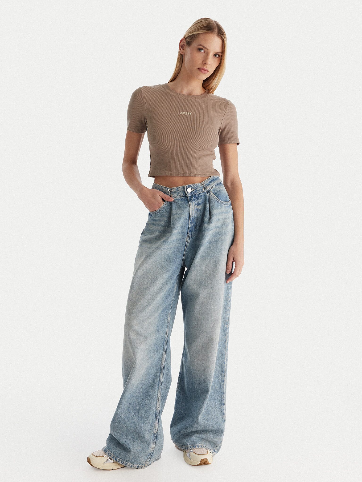 Guess Shirttop CARLA SS KNIT TOPS - Cropped Shirt mit GUESS Logo auf der Brust