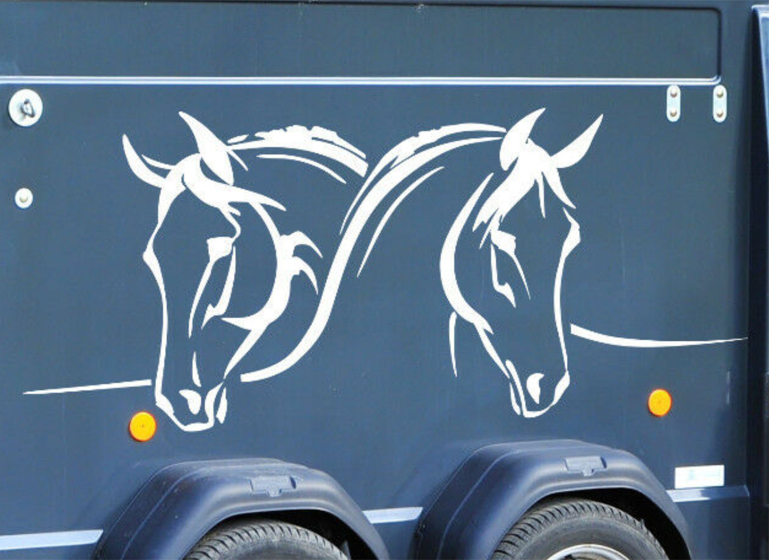 Wandtattoodesign Aufkleber Aufkleber für Pferdeanhänger Zwei Pferde Farbe  Weiß Größe Nr. 3, (1tlg), Hochglanz Folie