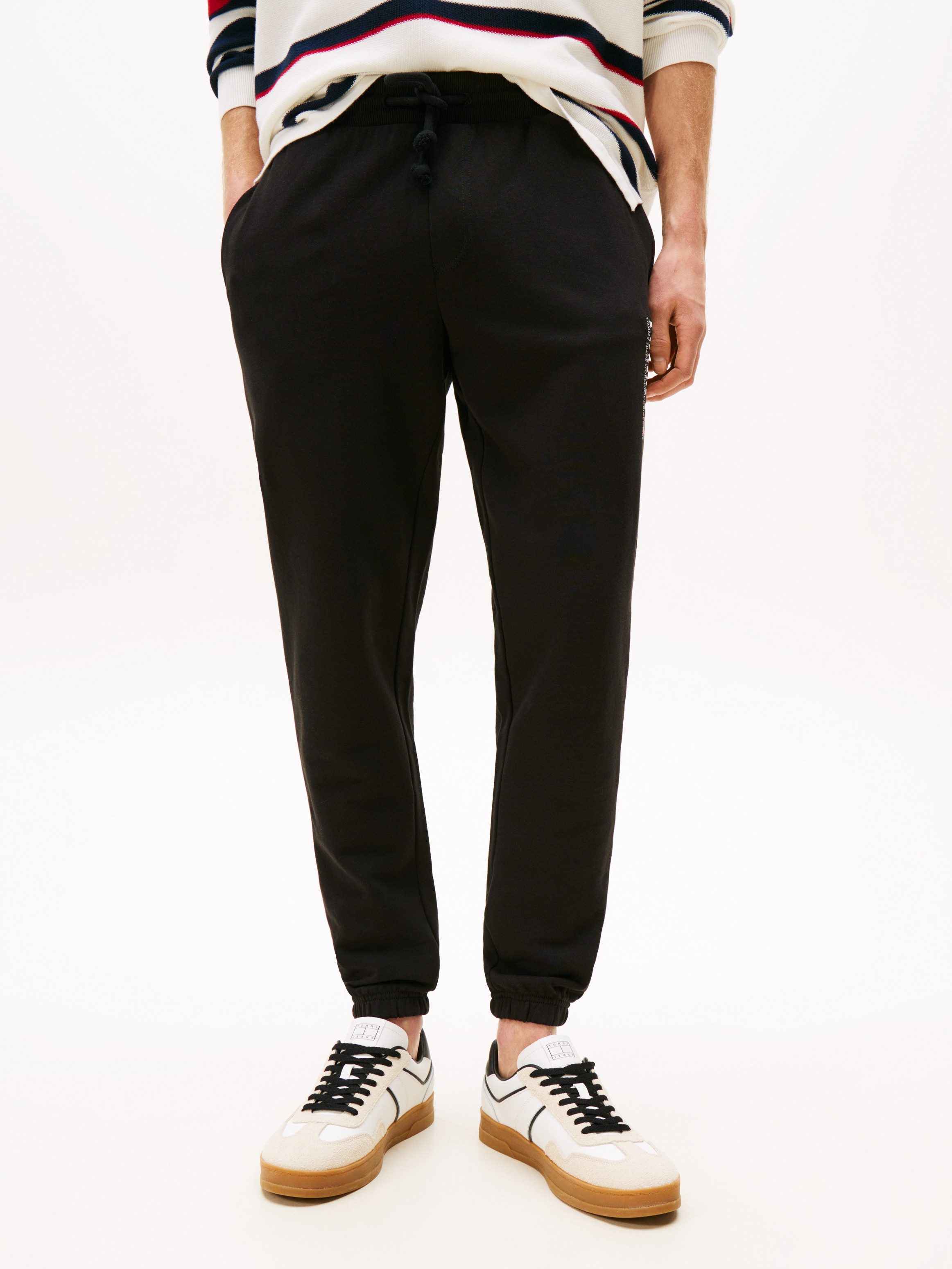 Tommy Jeans Sweathose TJM SLIM RWB DNA GRAPHIC PANT mit elastischem Bund, großer Logoprint