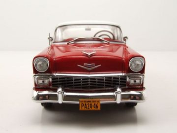 Whitebox Modellauto Chevrolet Bel Air 4-Door Sedan 1956 rot weiß Modellauto 1:24 Whitebox, Maßstab 1:24