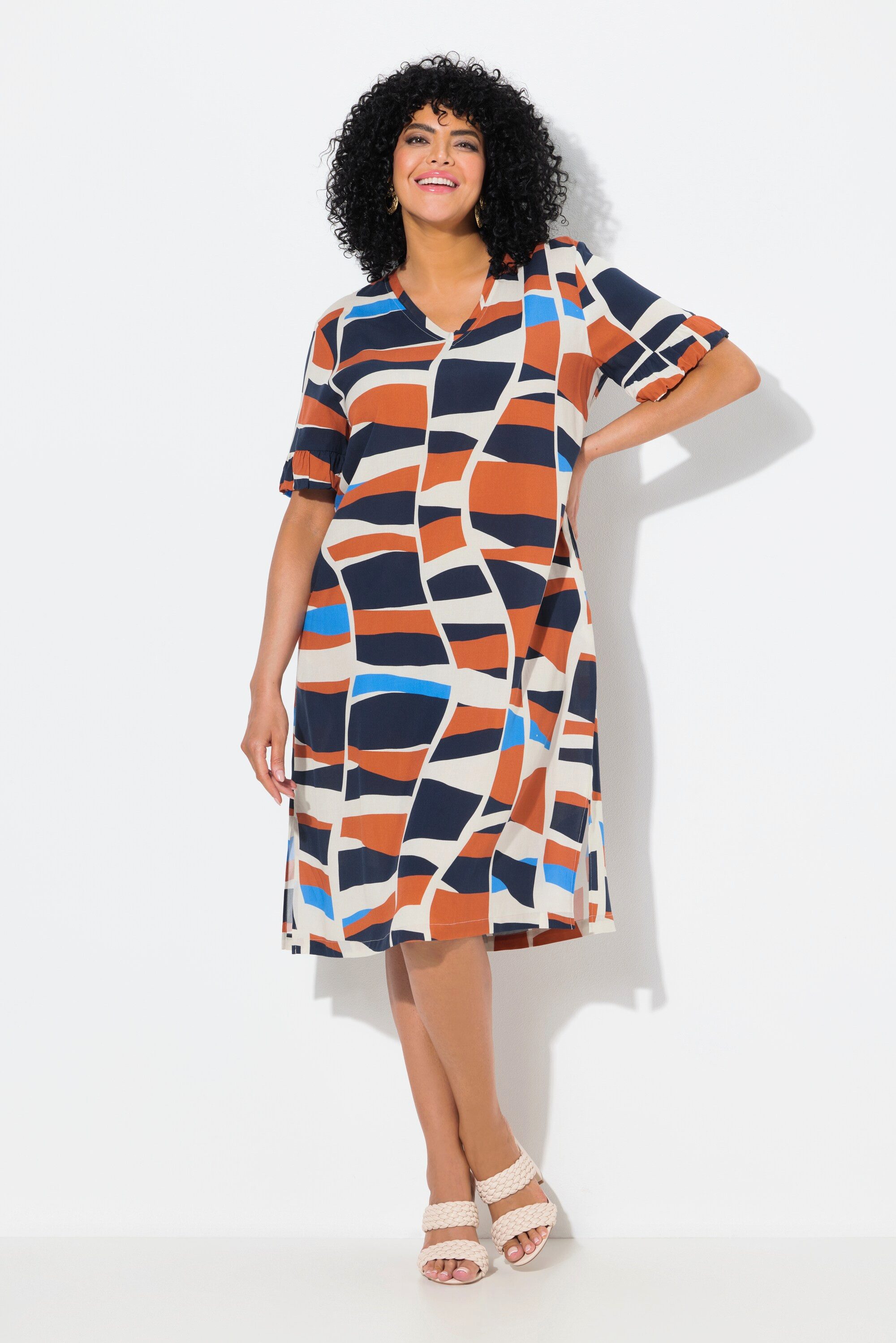 Ulla Popken Minikleid Kleid grafischer Druck V-Ausschnitt Halbarm