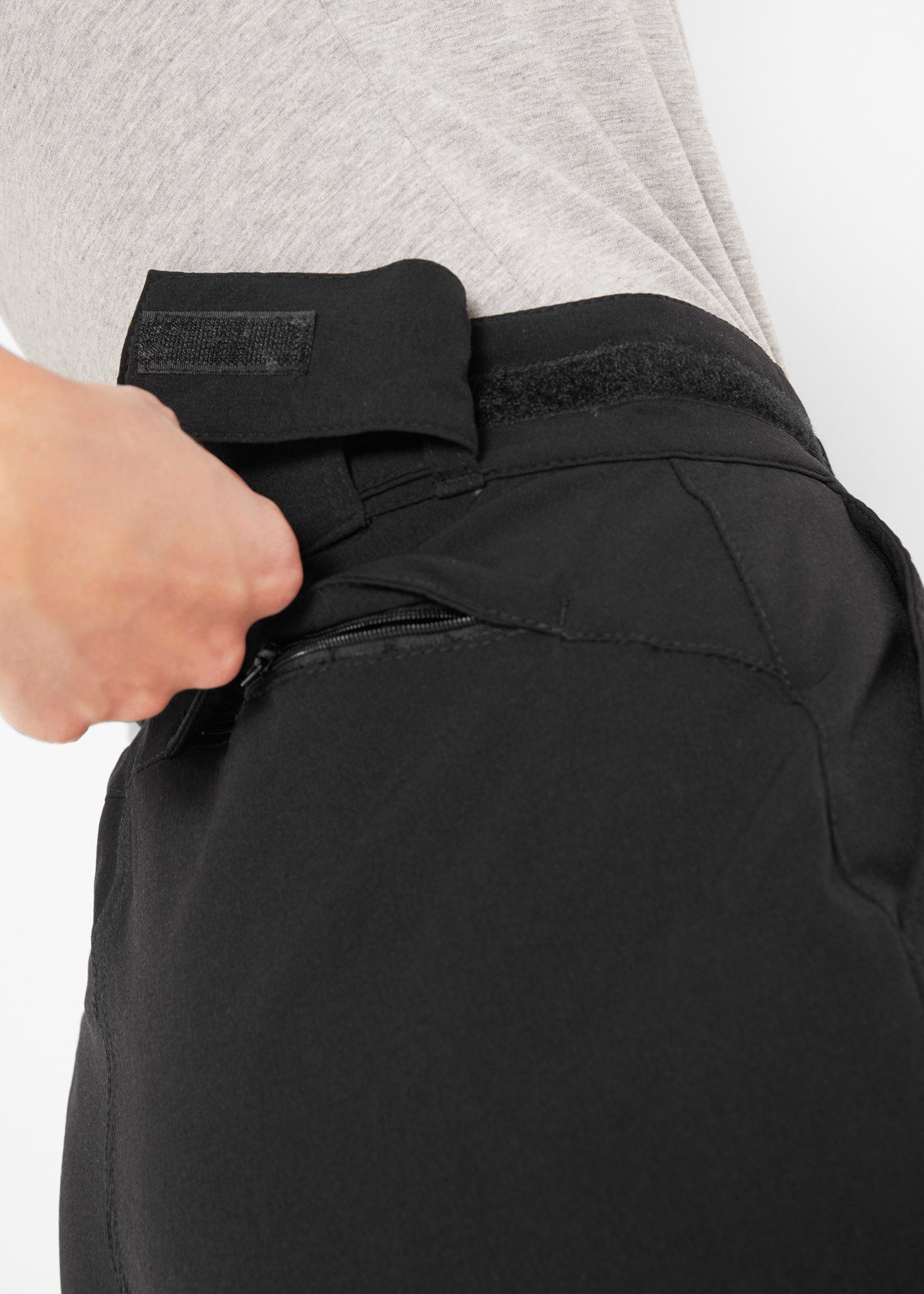 bonprix Softshellhose aus Stretch-Material, wasserabweisend, Regular Fit, mit Taschen