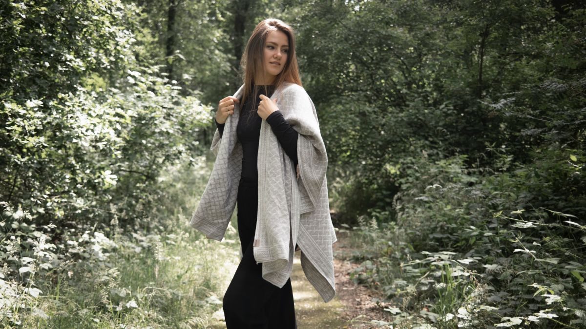 Knit Factory Poncho Dusk Poncho Cape Iced Clay/Beige (1-St) Strick Poncho für Frauen