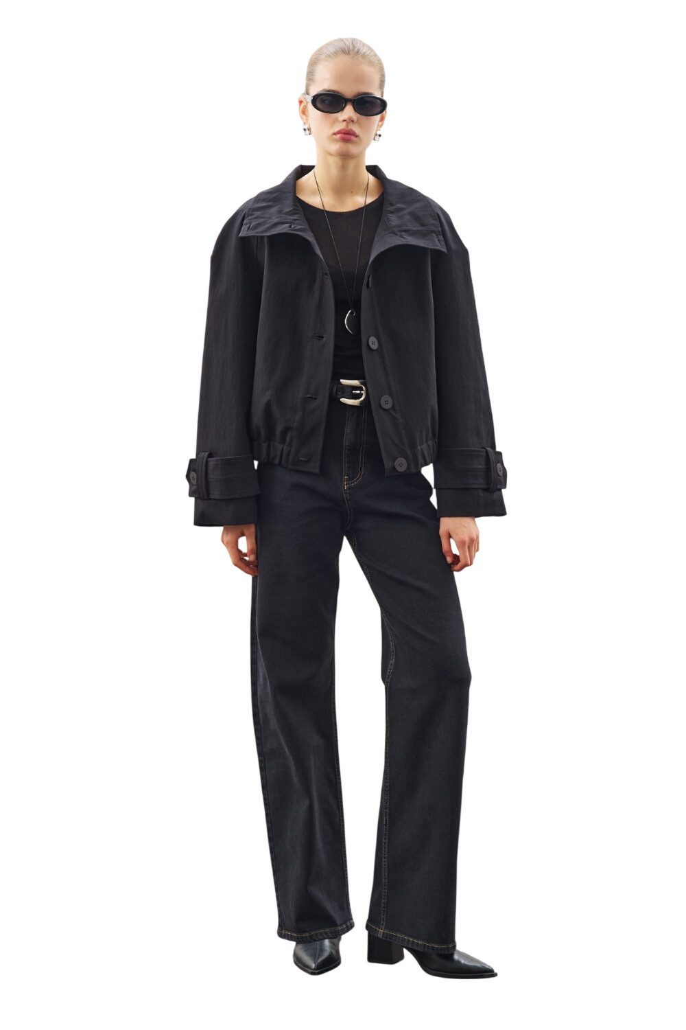MANUKA Windbreaker Schwarze Bomberjacke im Trenchcoat-Stil.