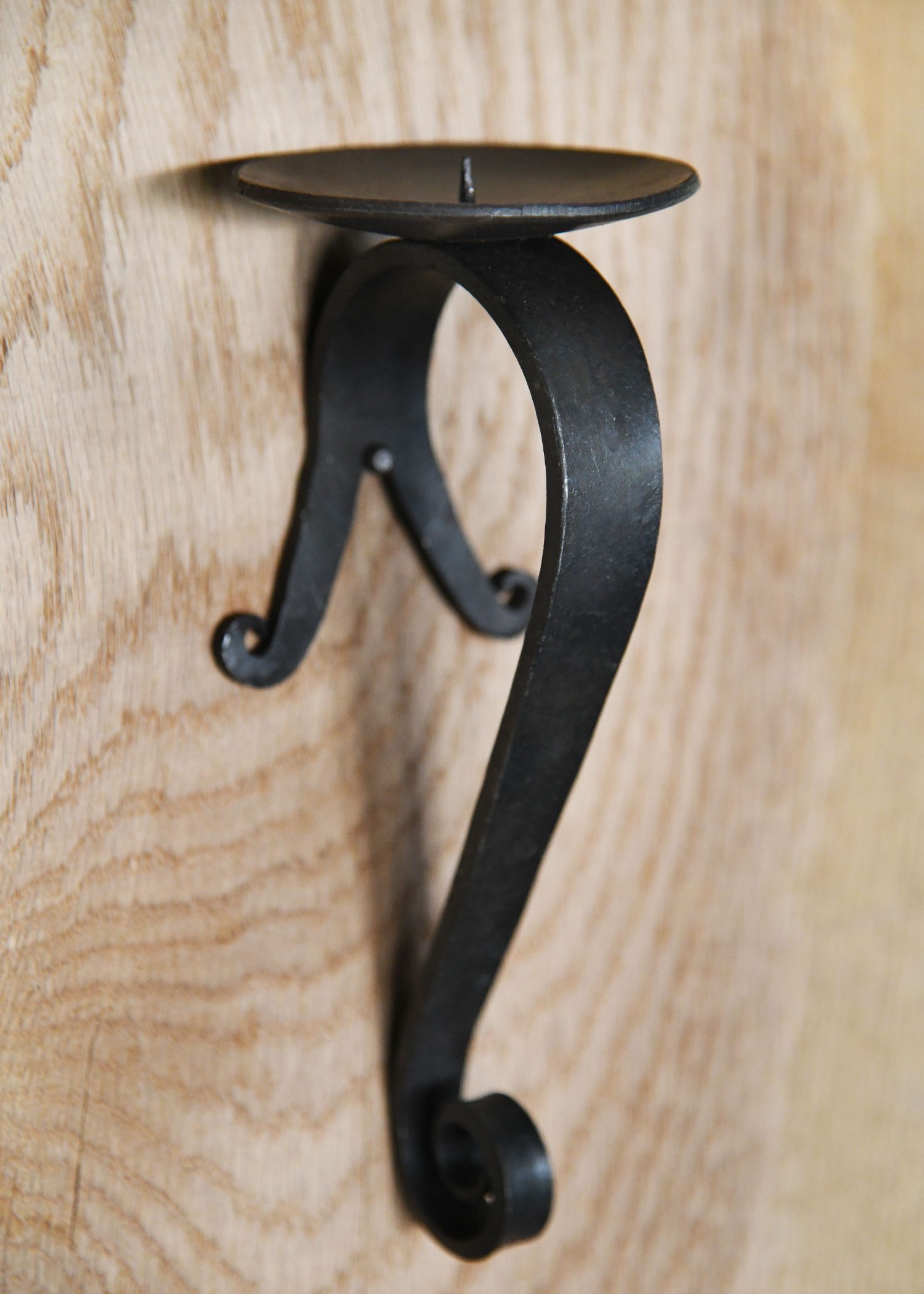 Ulfberth Wandleuchte Geschmiedeter Wandleuchter aus Stahl