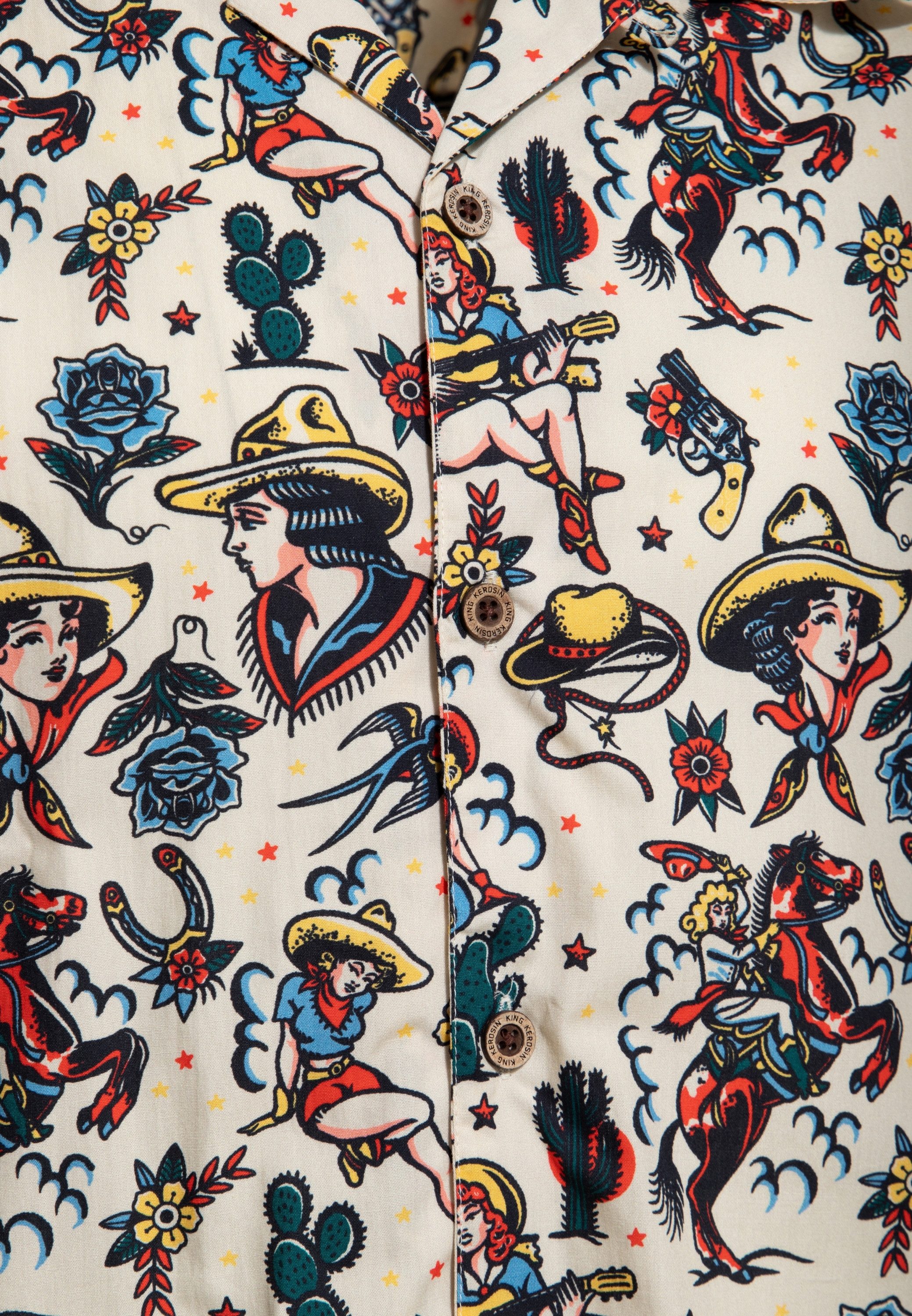 KingKerosin Kurzarmhemd Cowgirl Mit Western-Elementen im Tattoo-Stil