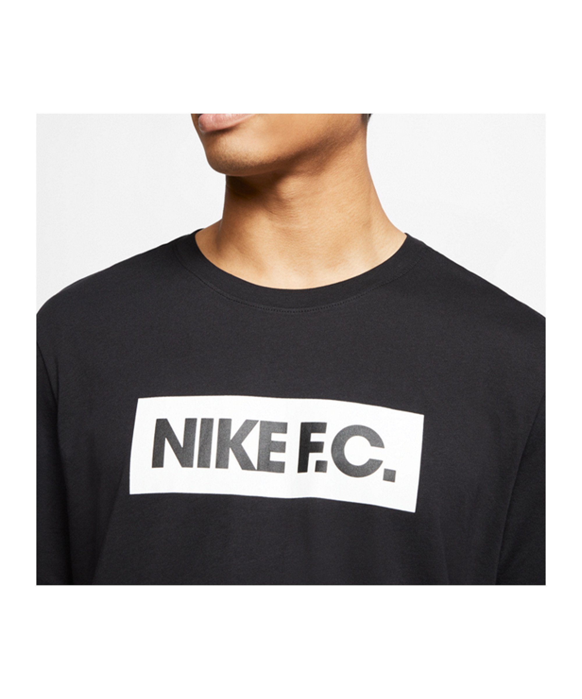 Essential T-Shirt Sportswear Nike T-Shirt schwarzweiss default F.C.