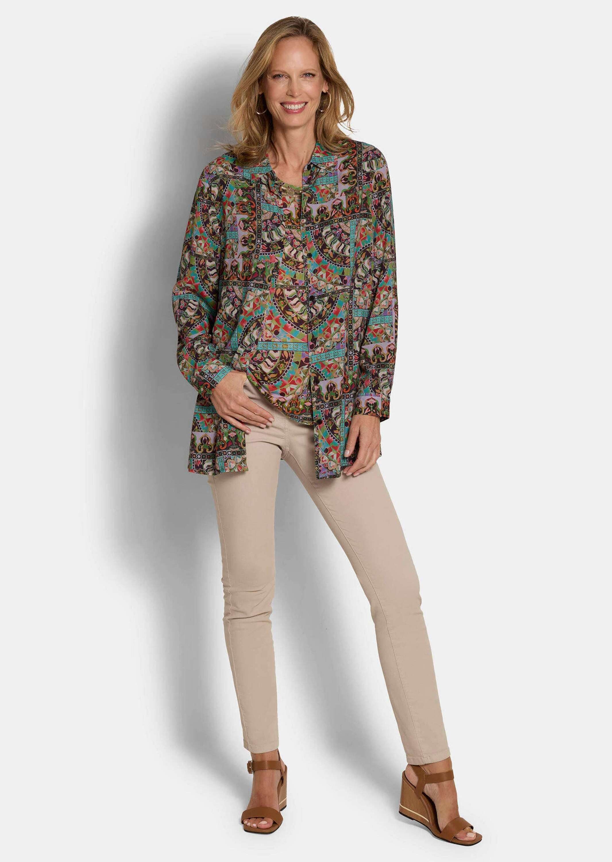 GOLDNER Hemdbluse Kurzgröße: Blusenshirt mit stilvollem Muster-Mix Viskosebluse mit Hemdkragen, Knopfleiste und Langarm