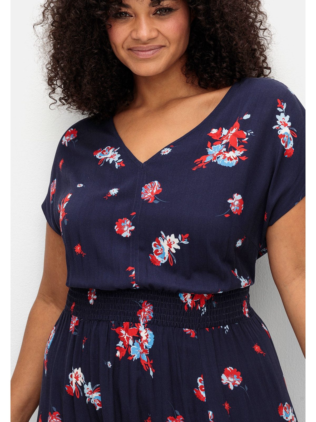 Sheego Maxikleid Große Größen mit Alloverdruck und gesmokter Taille