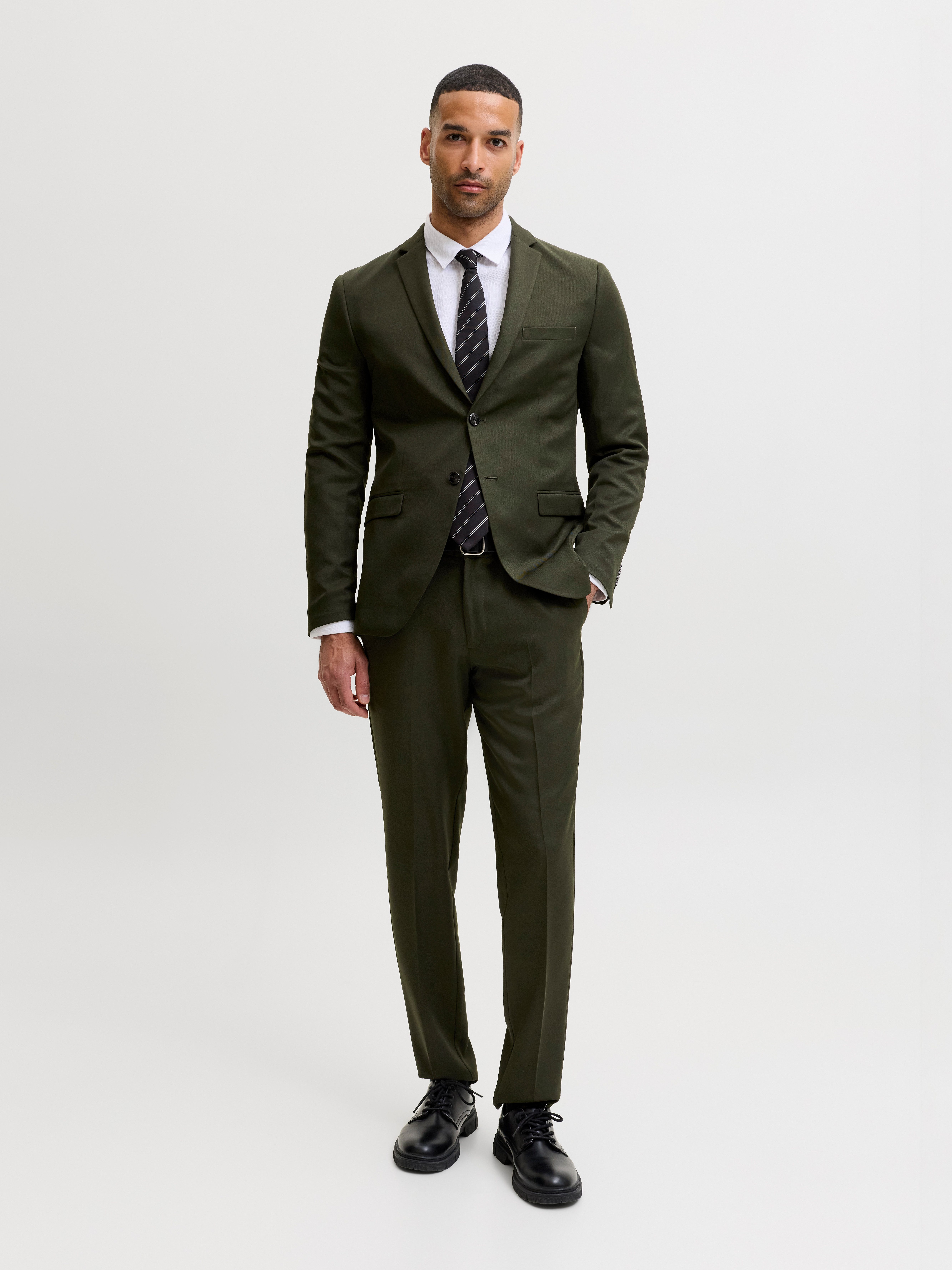 Jack & Jones Anzug JPRCOSTA SUIT (Set, 2-tlg) aus Polyester, sehr schmale Passform, mit Reverskragen, Langarm-Sakko