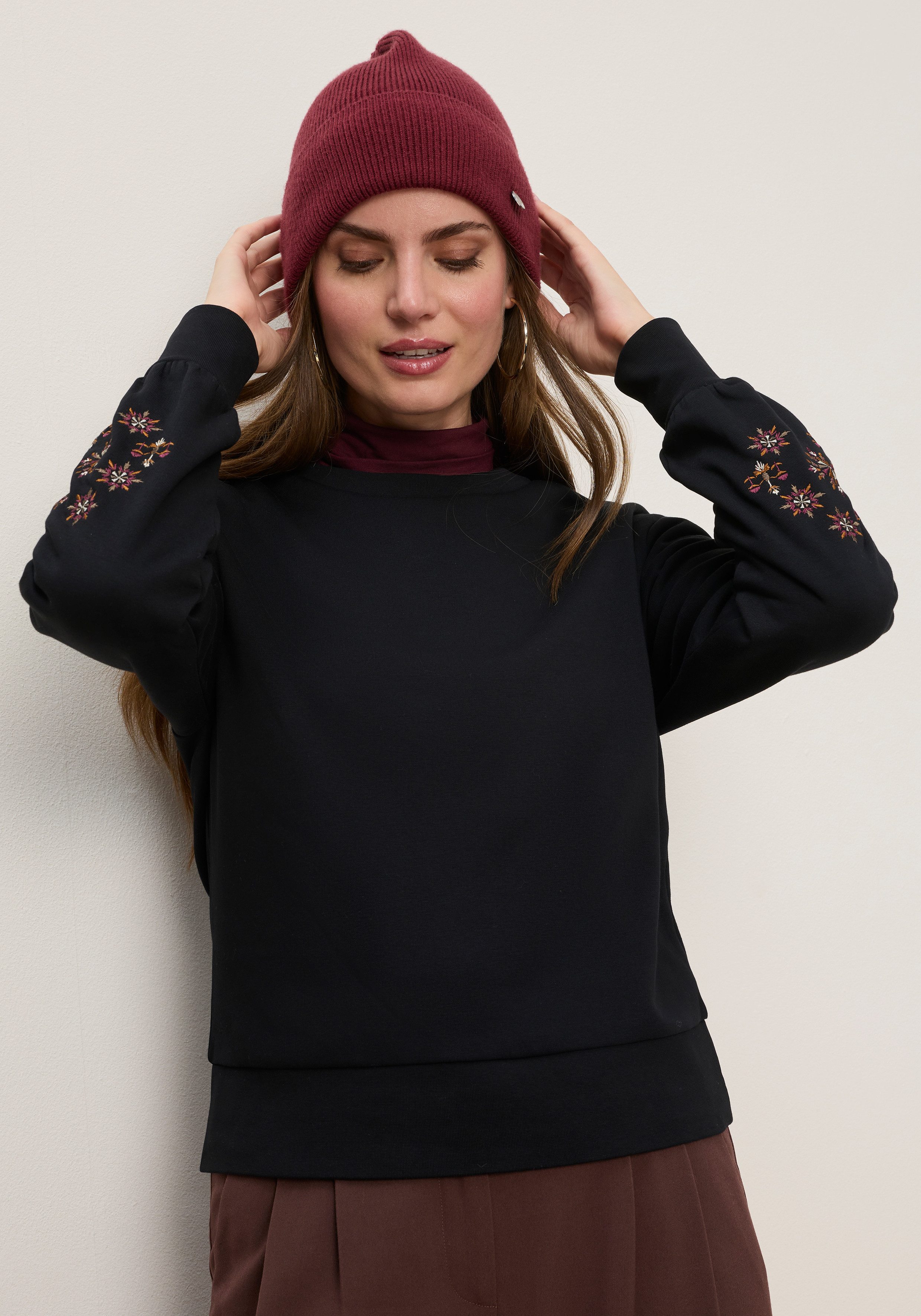 Tamaris Sweater mit Blumen-Stickerei aus elastischer Baumwollqualität