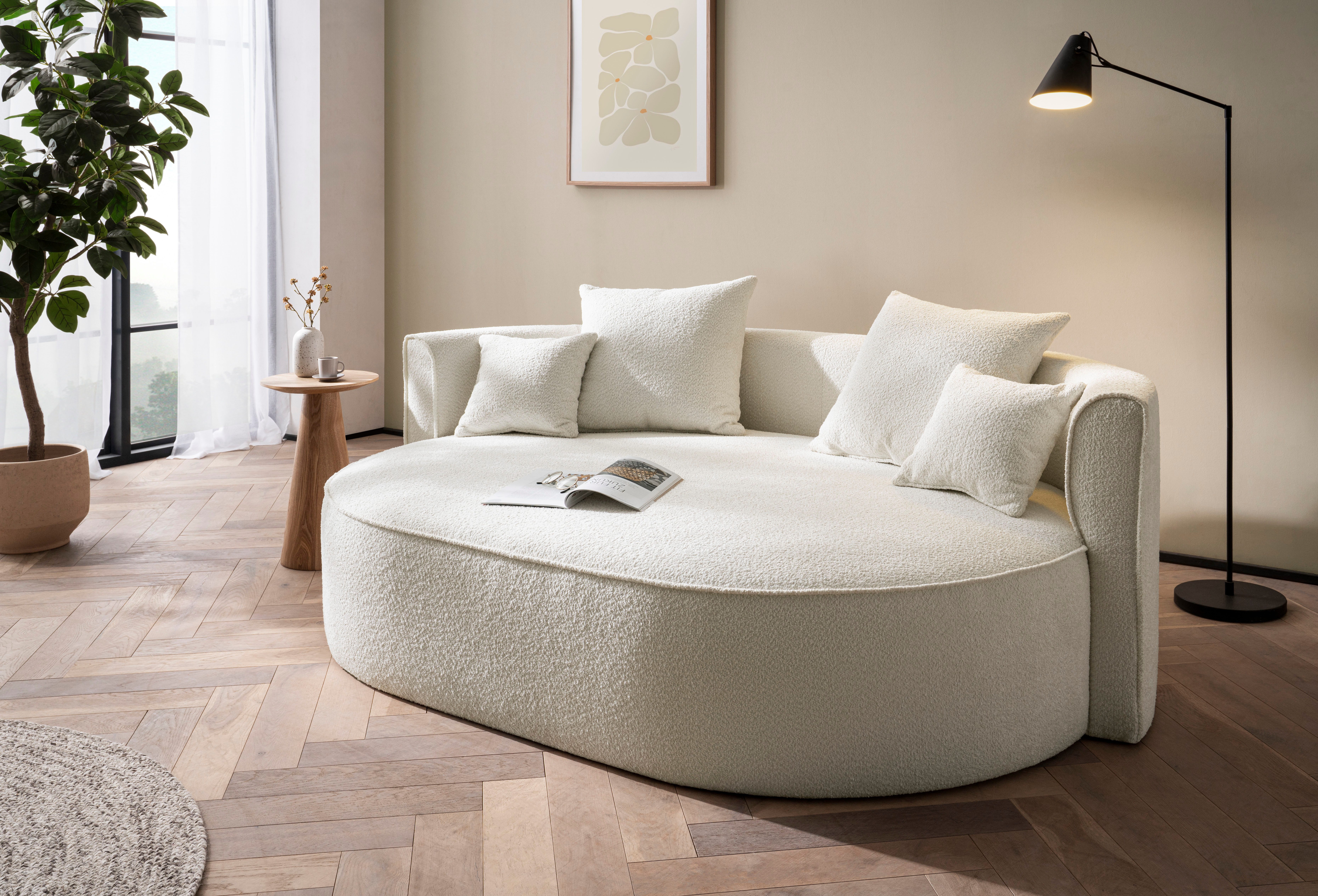 LeGer Home by Lena Gercke 2,5-Sitzer ISALIE Bouclé, rundes Loungesofa, mit Kissen, perfekt gepolstert, moderne Stoffe, mit 4 Zierkissen, extra große Sitzfläche