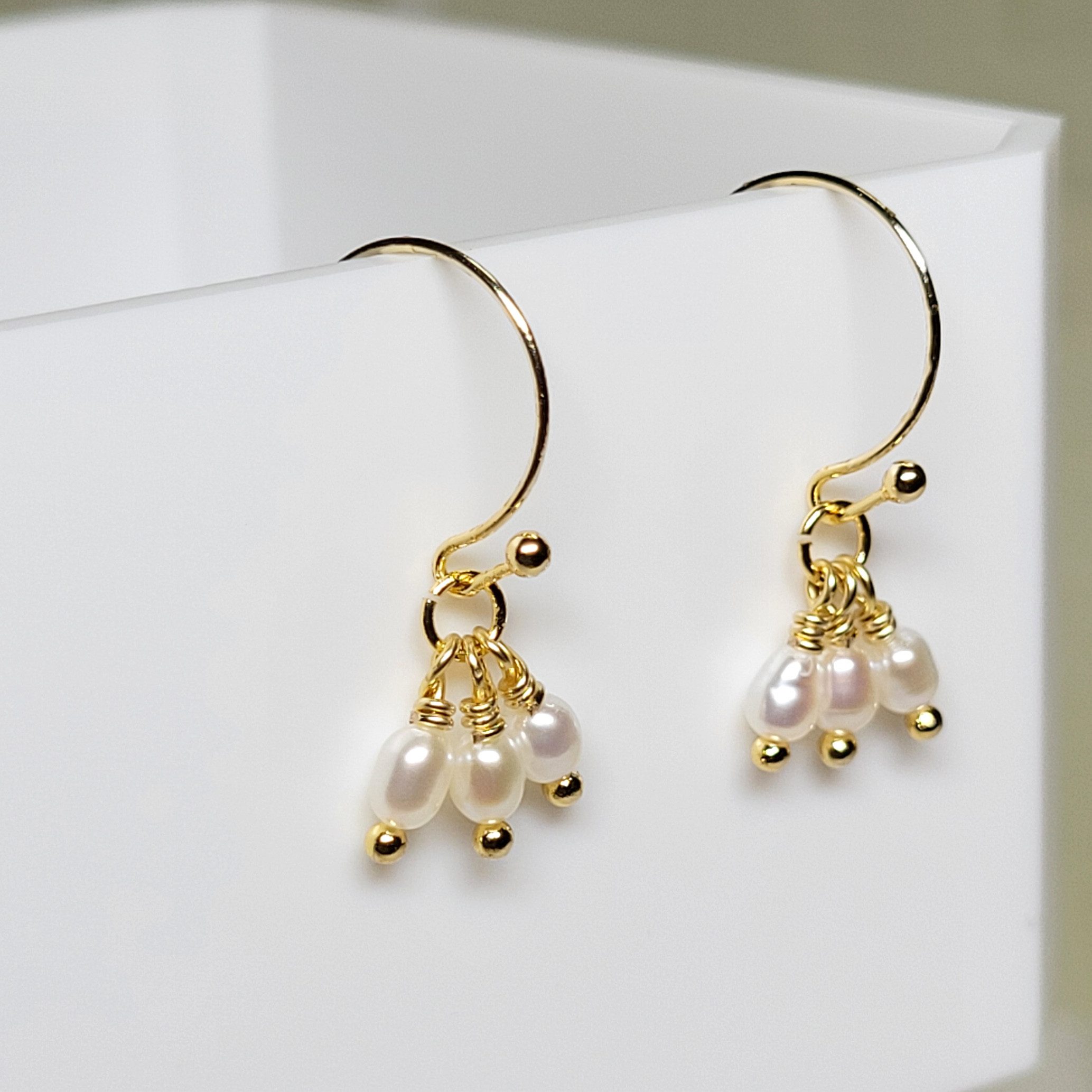GOLDEN Серьги из бисера Zarte Серьги mit kleinen Perlen, Boho Серьги hängend mit Perlen
