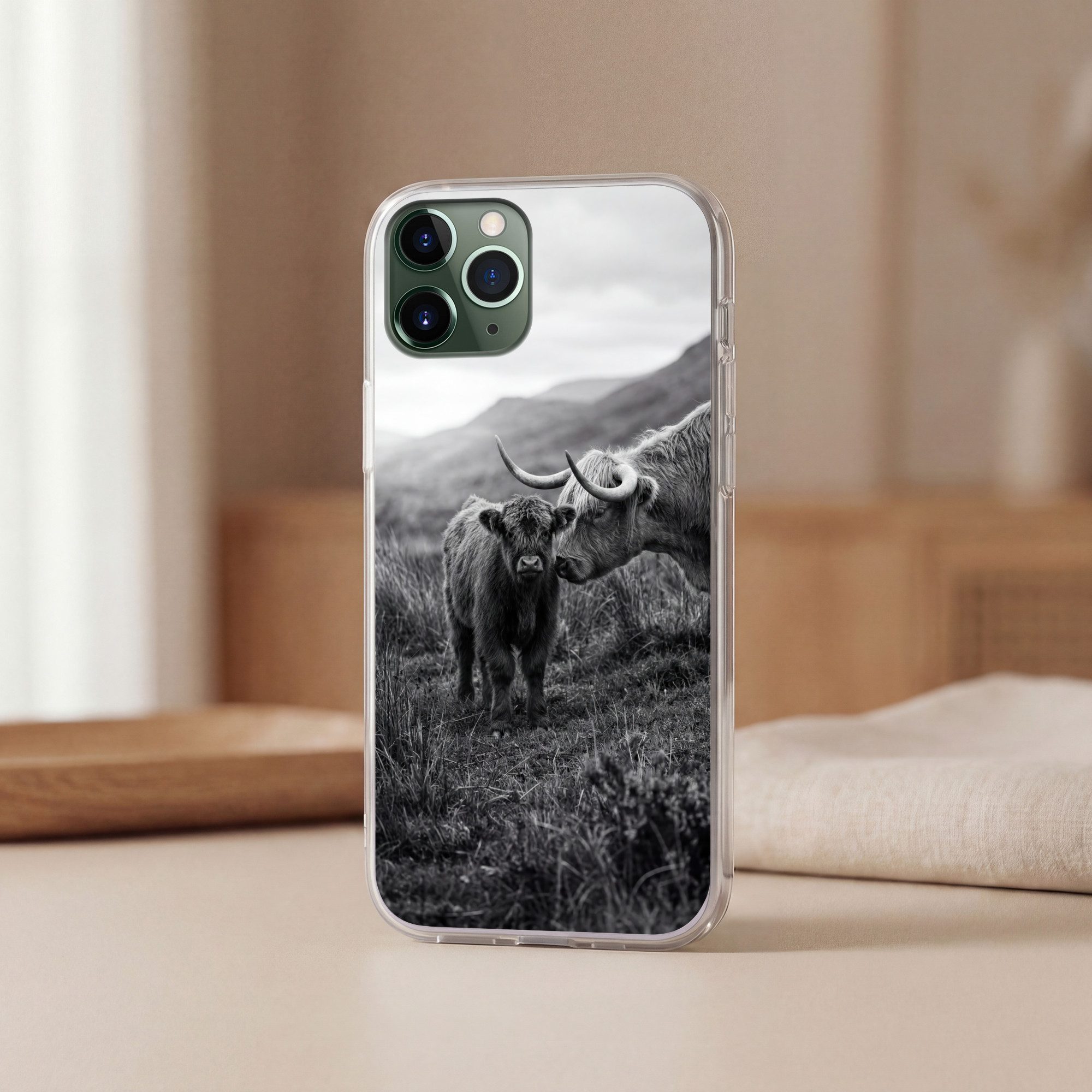 MuchoWow Handyhülle für Apple iPhone 11 Pro Schottischer Highlander - Kalb - Schwarz - Wei, Smartphone-Bumper, Print, Handy Schutzhülle Dünn
