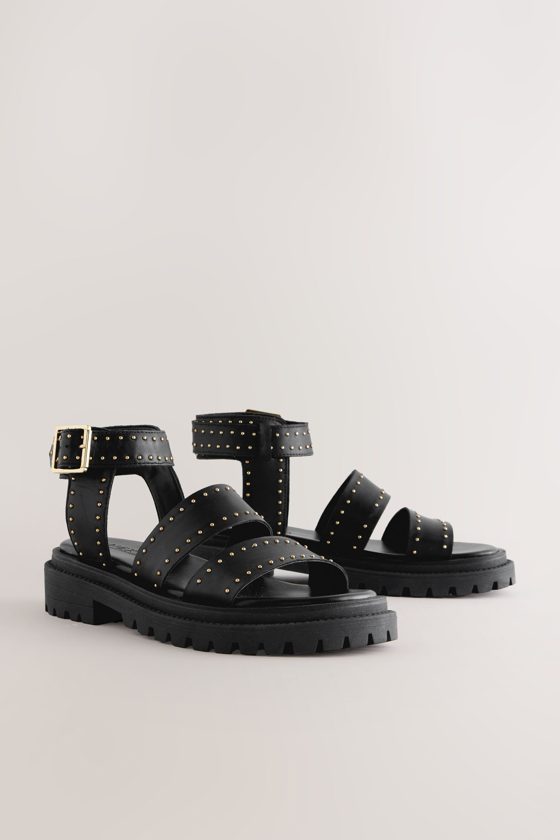 Next Forever Comfort® Klobige Sandaletten mit Nieten Keilsandalette