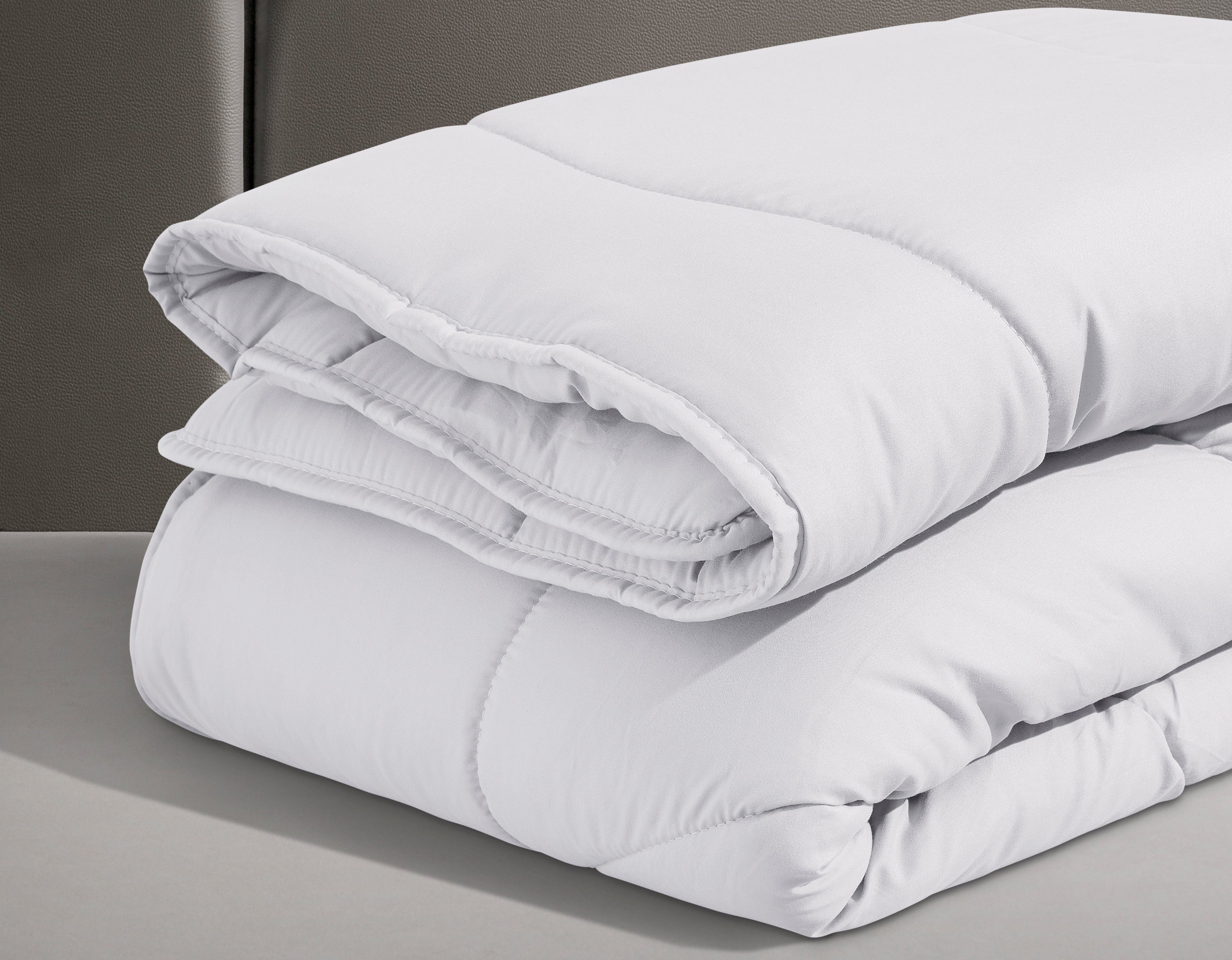 OTTO home Microfaserbettdecke Microlux, Bettdecke 135x200 cm und Übergrößen bis 240x220cm, Füllung: Feuchtigkeitsregulierende 3D Klimafaser (Polyester), Bezug: Microfaser-Feinbatist, fest versteppter Bezug - keine Bettwäsche nötig, Sommer, Winter