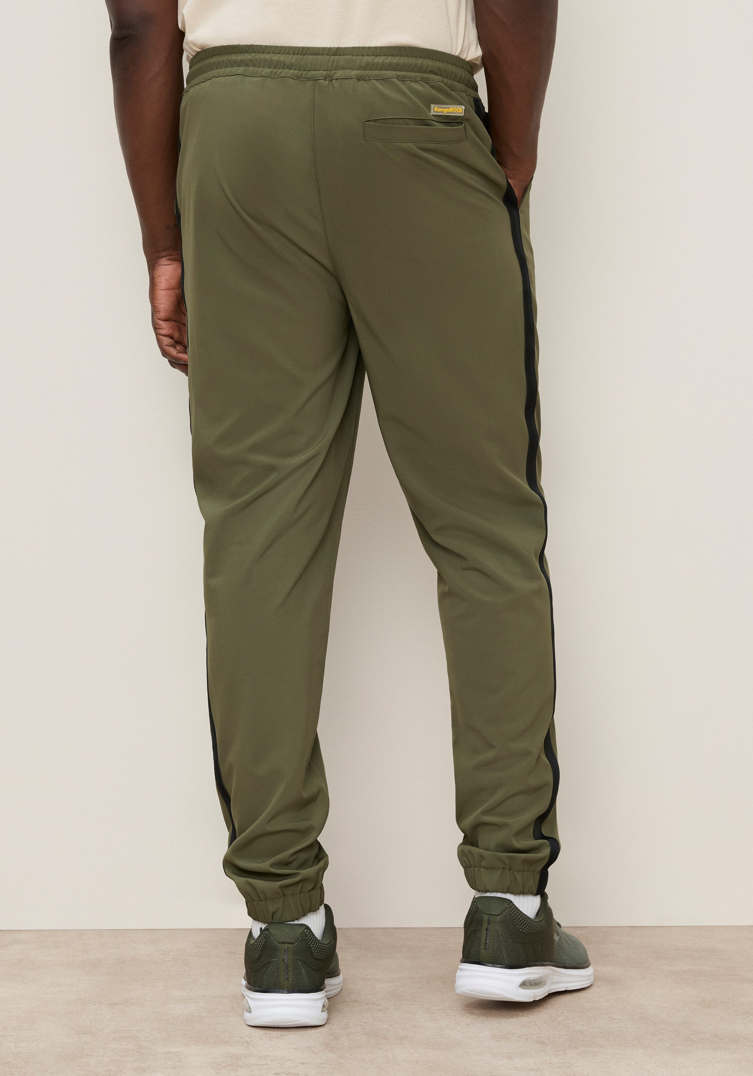 KangaROOS Jogger Pants Slim Fit, mit schmaler Beinform, auch in großen Größen