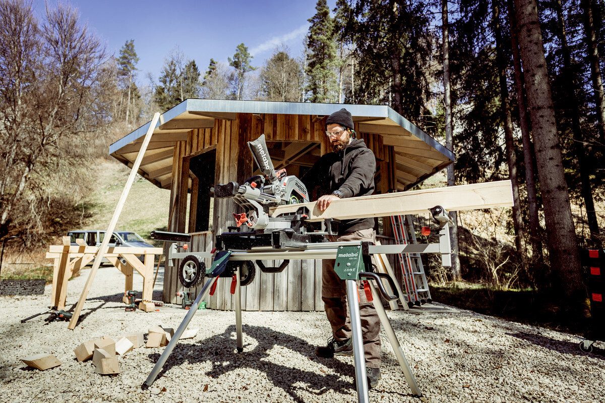 metabo Akku-Kapp-Gehrungssäge KGS 18 LTX BL 305, Kappsäge Ohne Akku im Karton