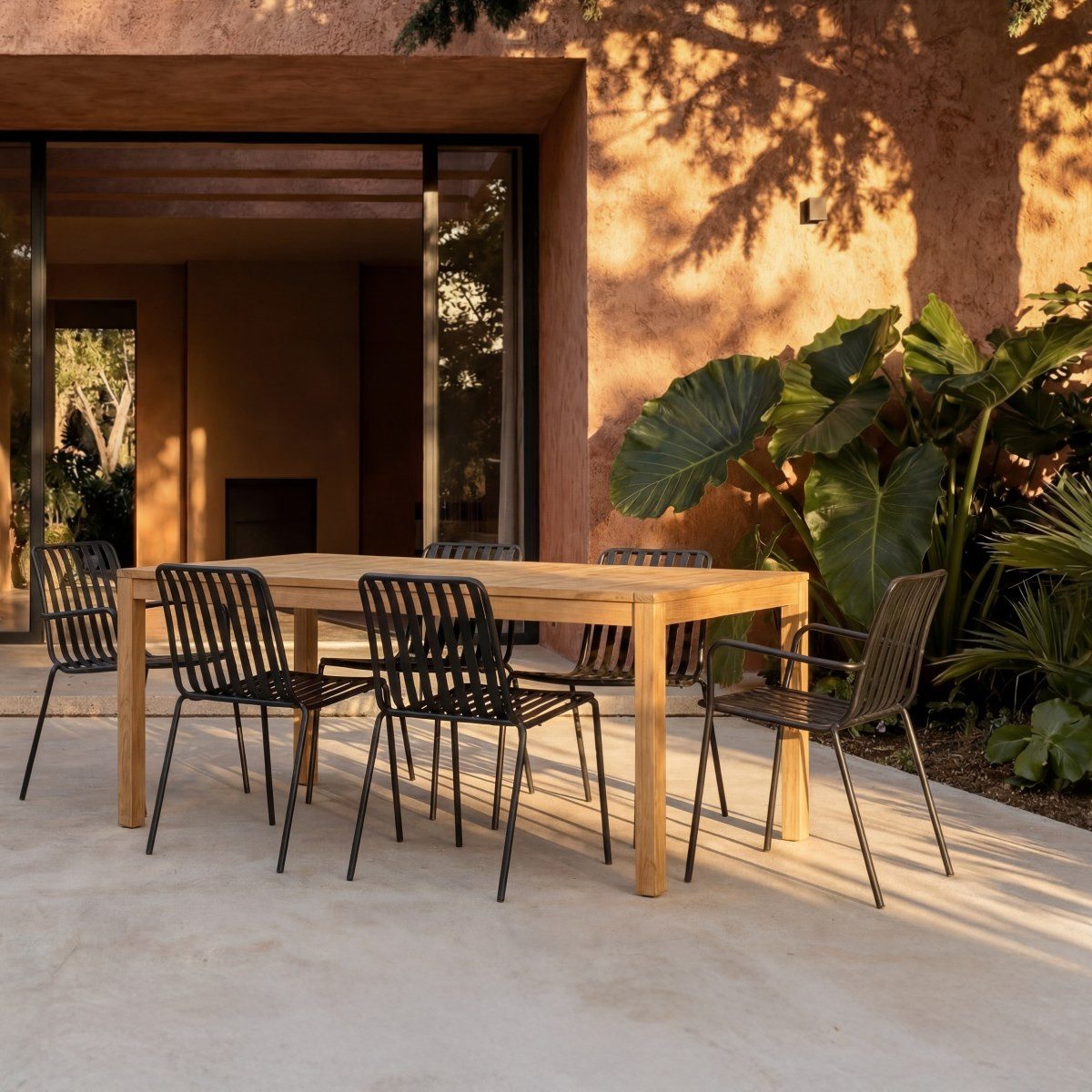 Tikamoon Garten-Essgruppe Teo - Gartenmöbel Set aus massivem Teak und schwarzem Metall 6 Plätze, (1-tlg)